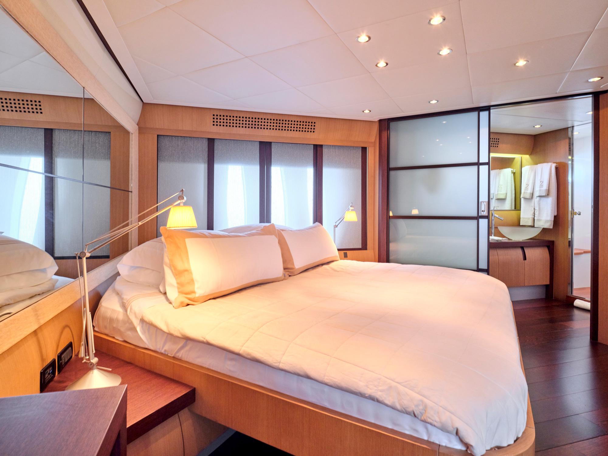 2006 Pershing 90
