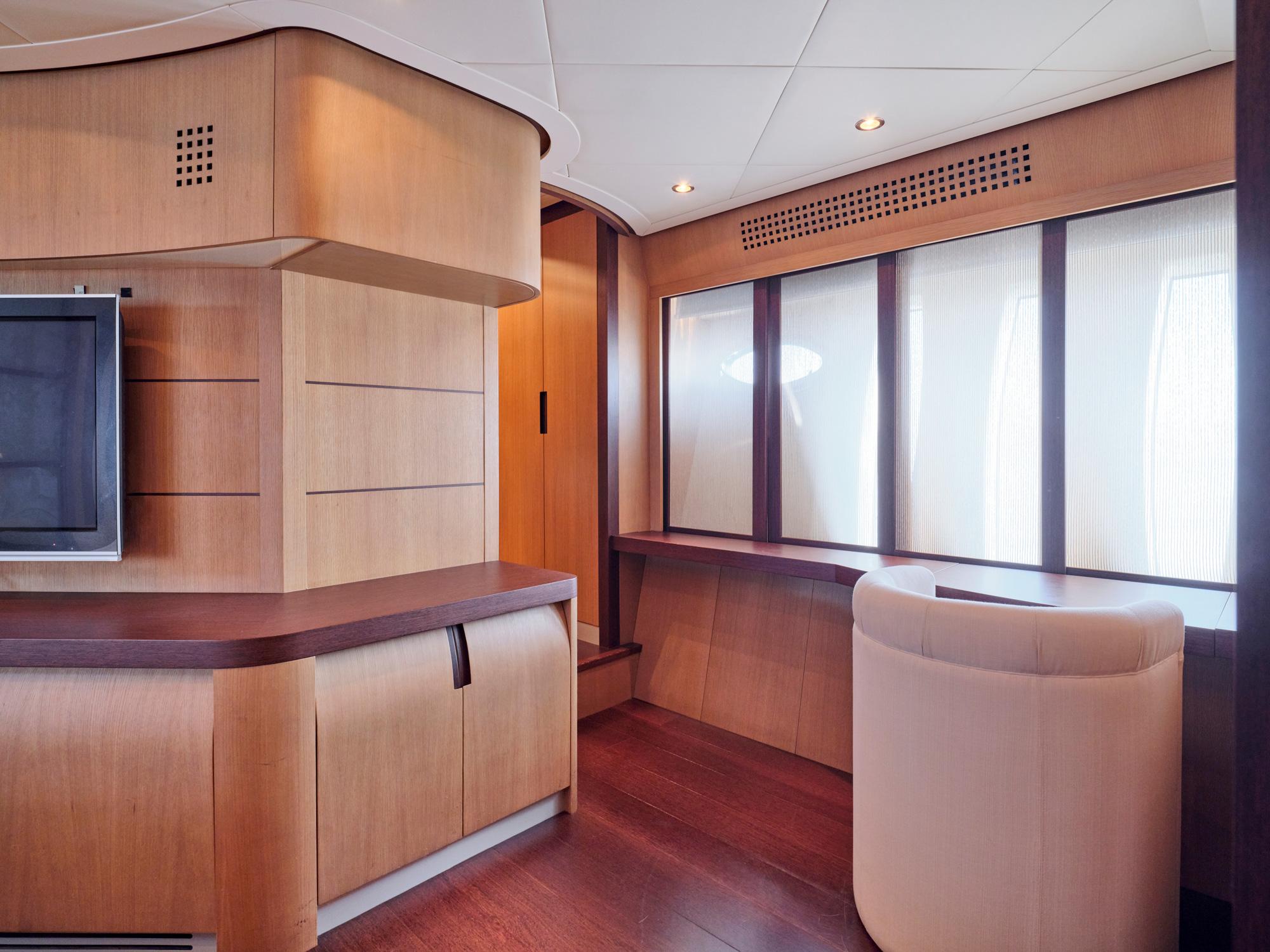 2006 Pershing 90
