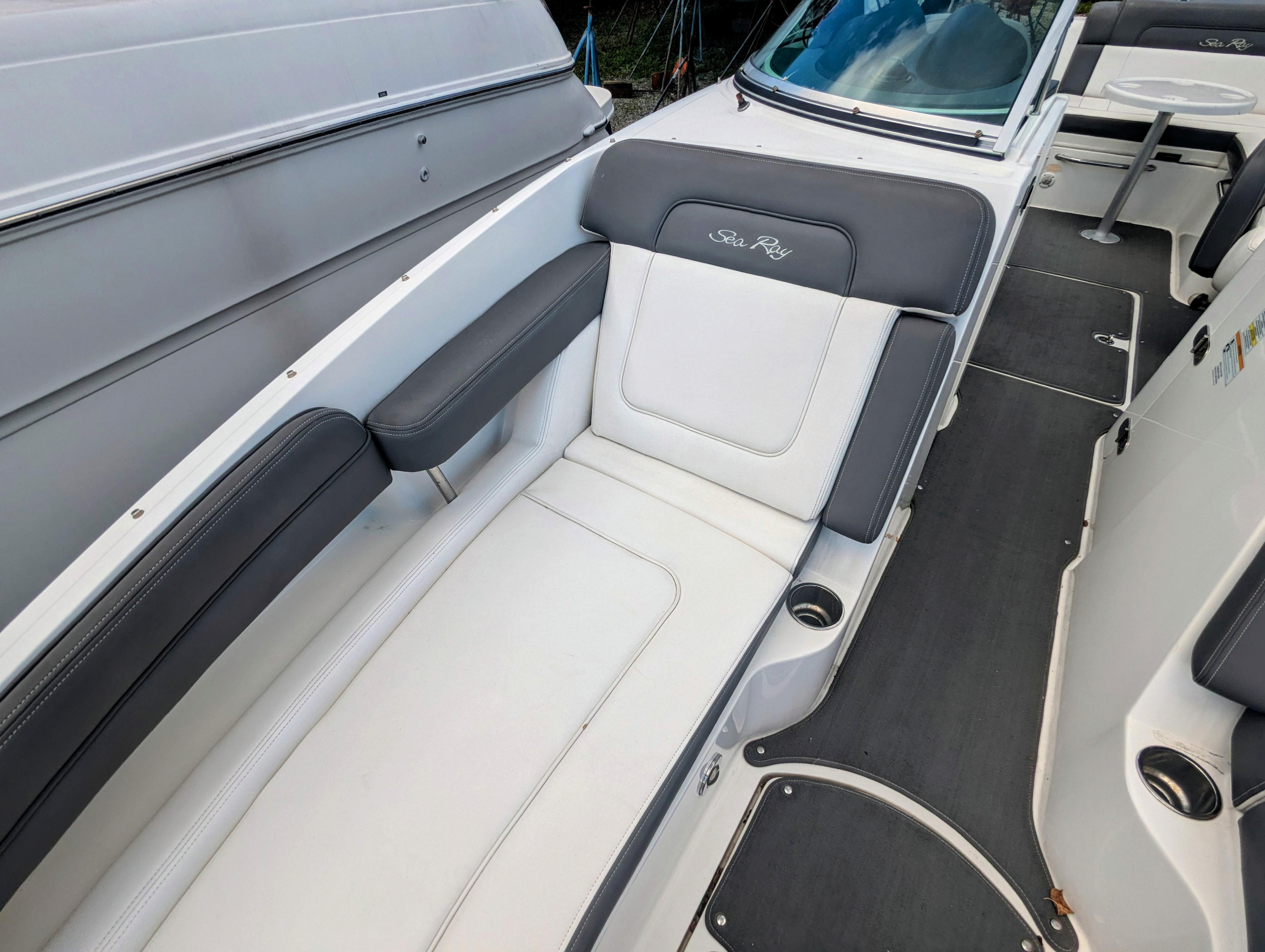 2011 Sea Ray 260 Sundeck-11