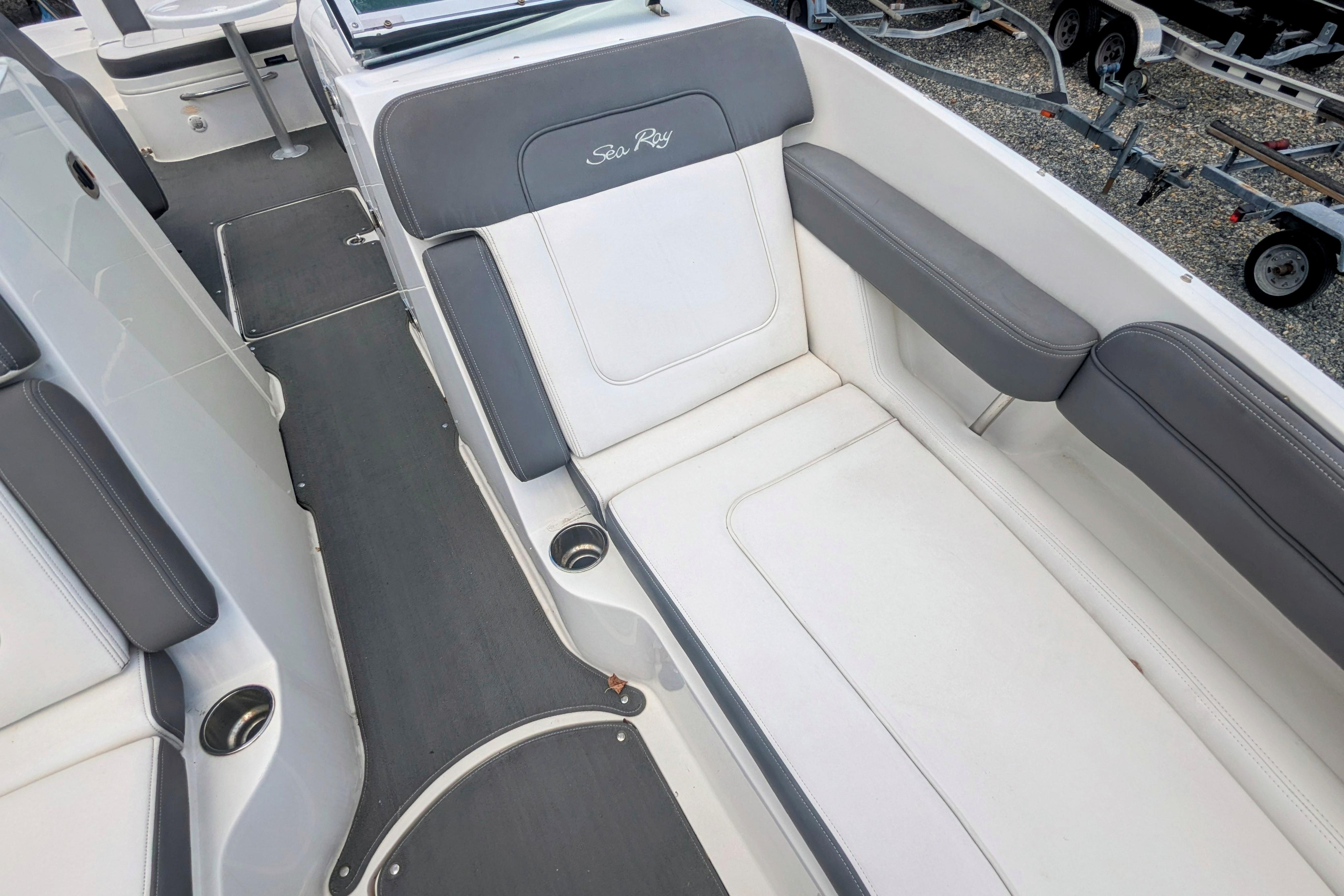 2011 Sea Ray 260 Sundeck-12