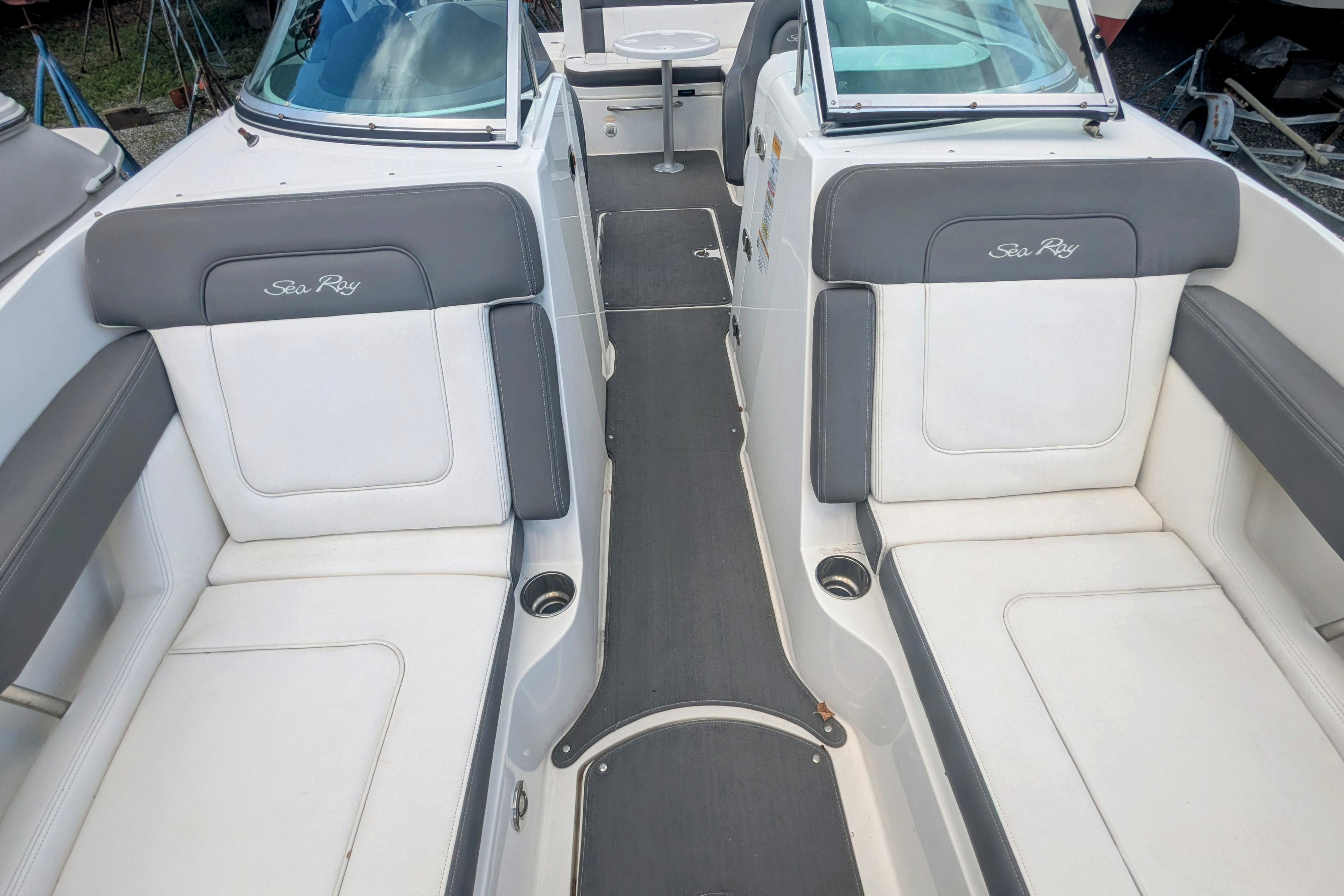 2011 Sea Ray 260 Sundeck-14