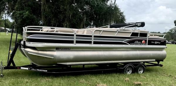 2015 Sun Tracker boat for sale, model of the boat is FISHIN' BARGE® 24 XP3 & Image # 4 of 13