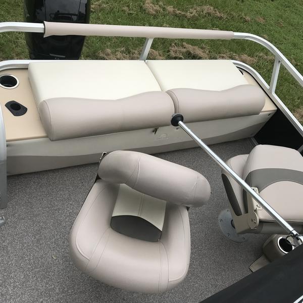 2015 Sun Tracker boat for sale, model of the boat is FISHIN' BARGE® 24 XP3 & Image # 12 of 13