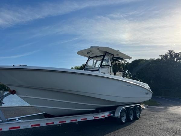 32' Boston Whaler, Listing Number 100915844, Image No. 2