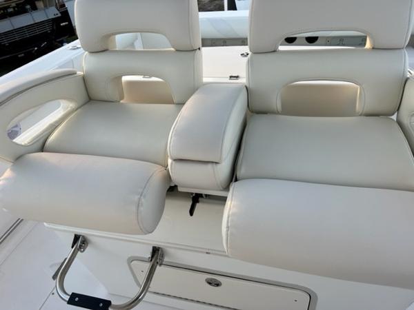32' Boston Whaler, Listing Number 100915844, - Photo No. 23