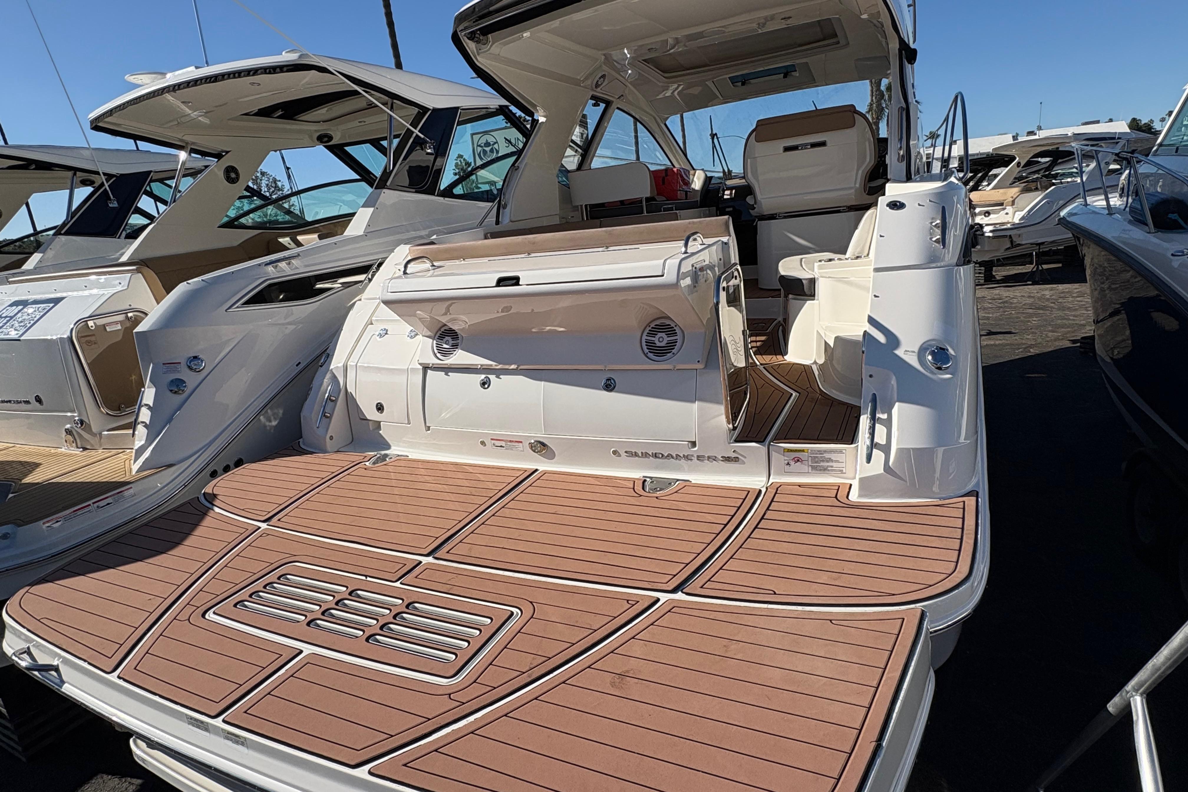 2018 Sea Ray Sundancer 350 Coupe #TDH1465A inventory image at Sun Country Marine Group, Newport Beach