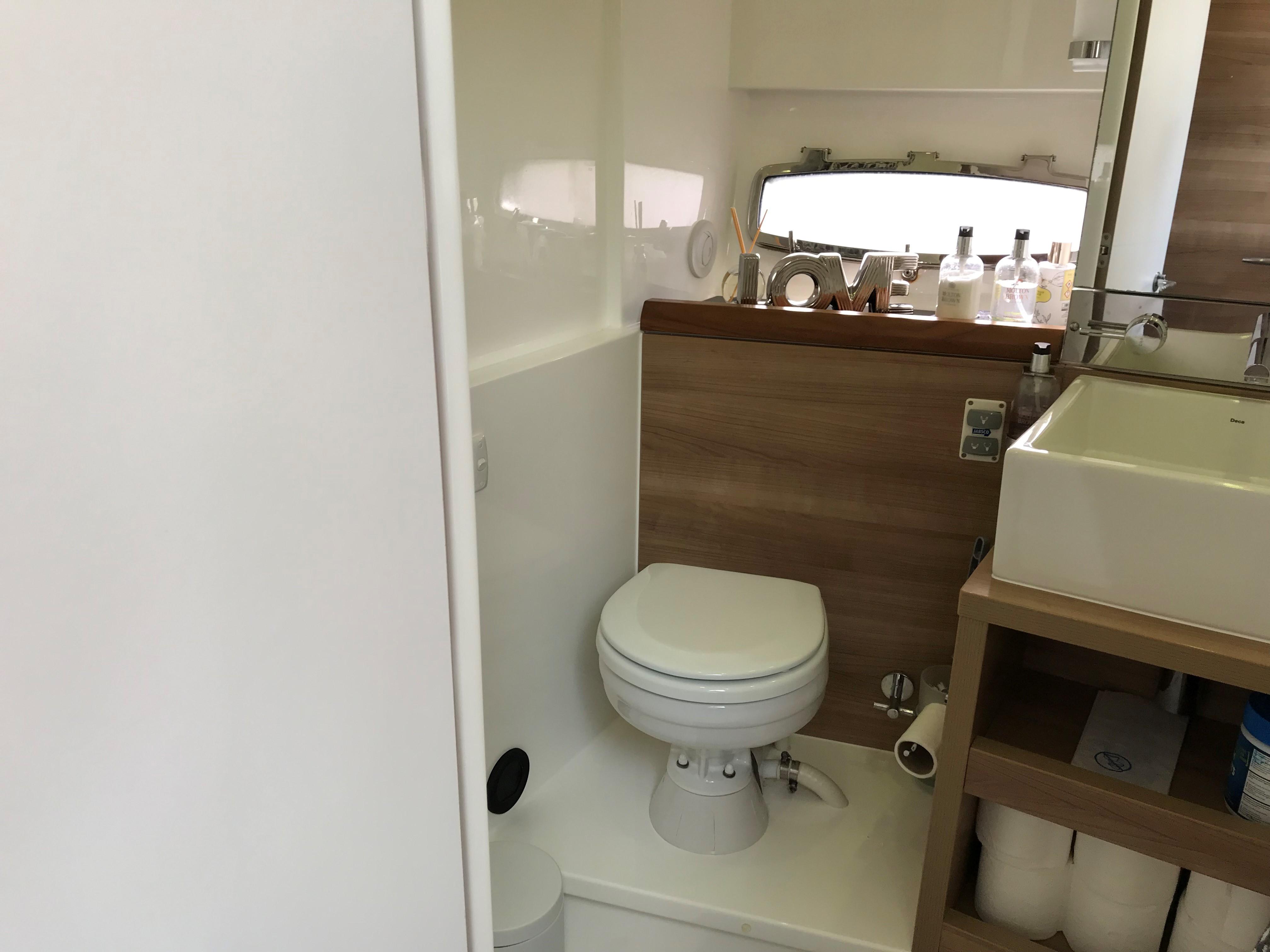 2010 Sealine F46