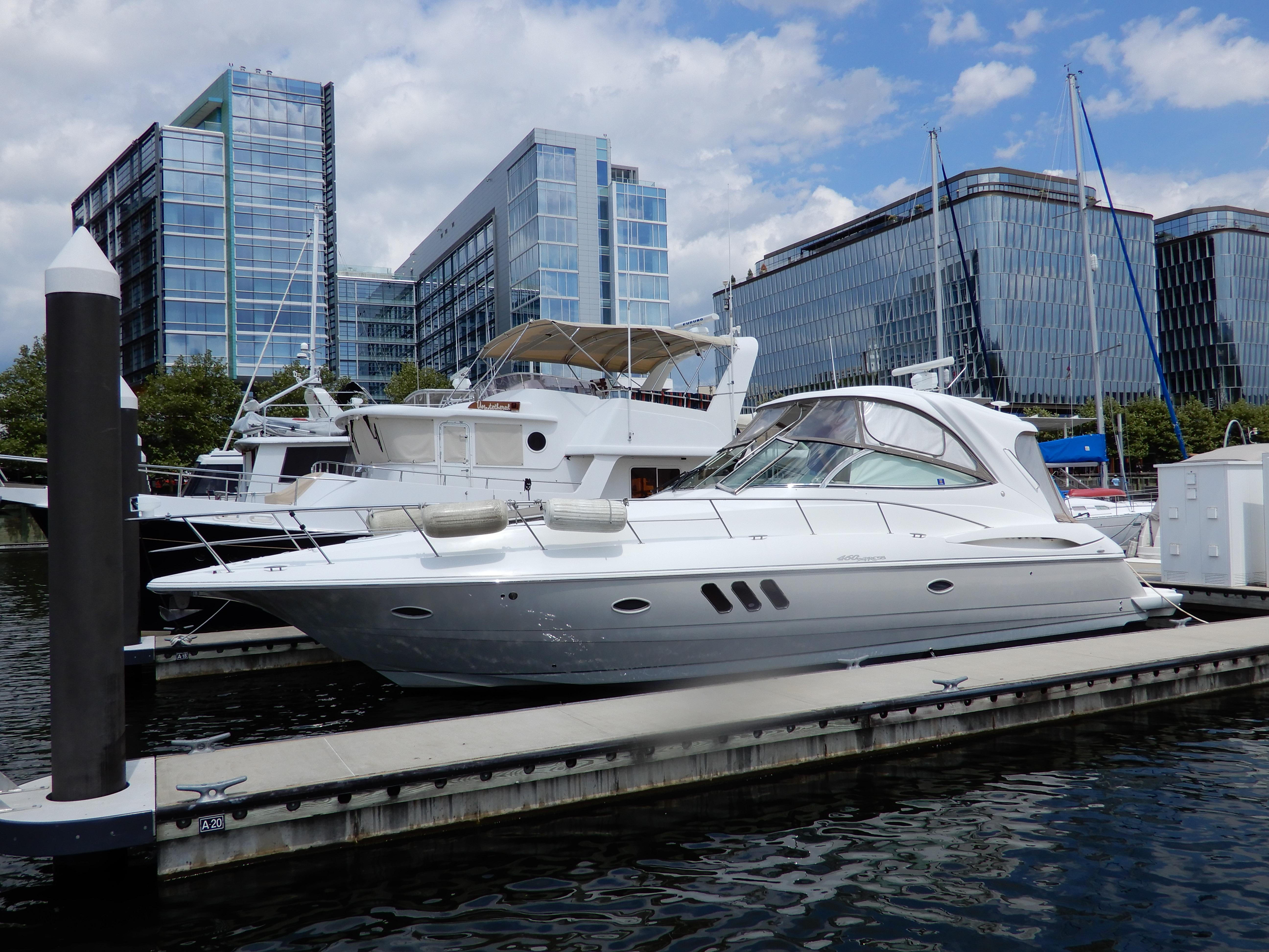 2008-cruisers-yachts-460-express-power-9881674-20250723113410057-1