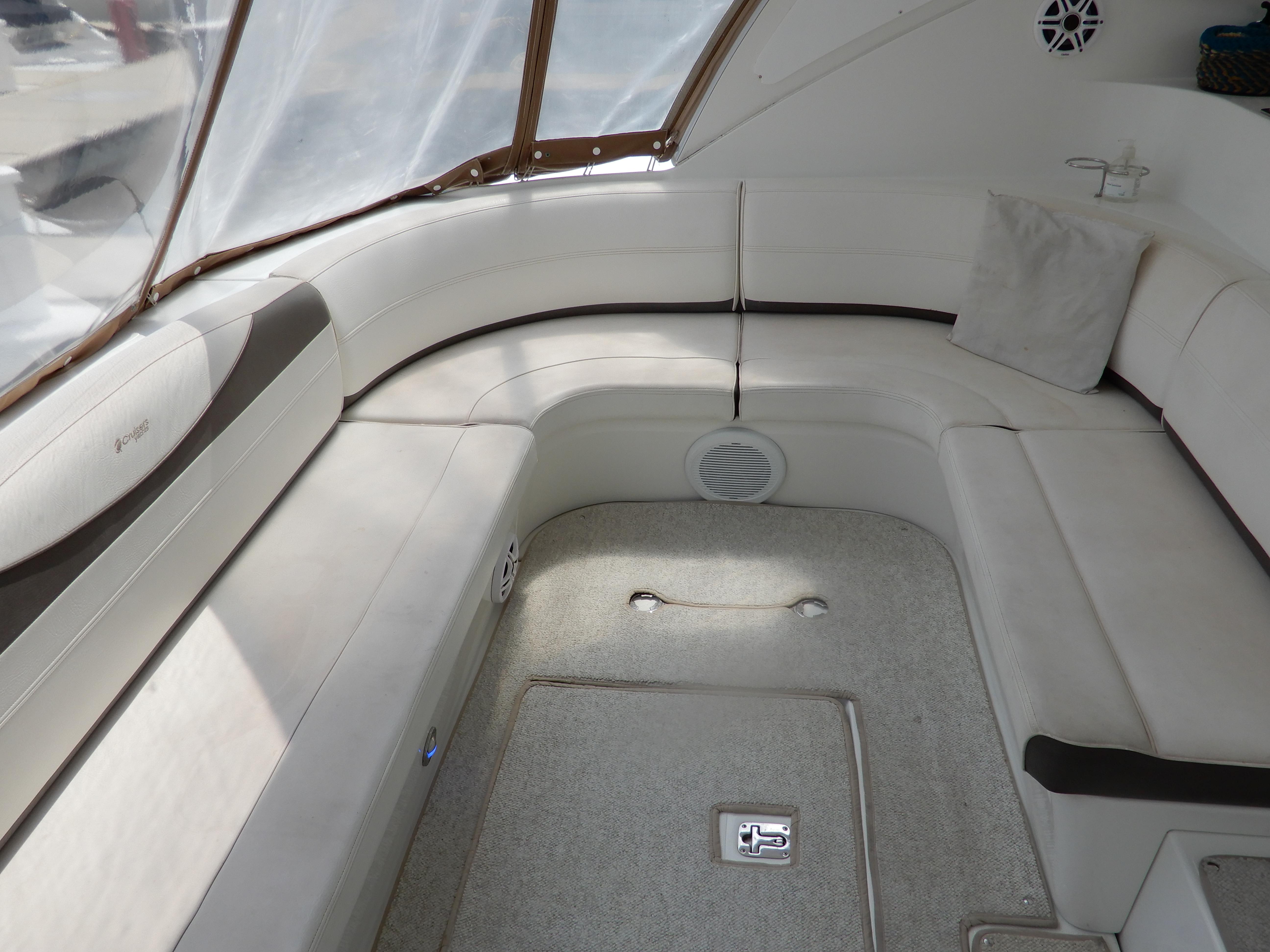 2008-cruisers-yachts-460-express-power-9881674-20250723113412184-1