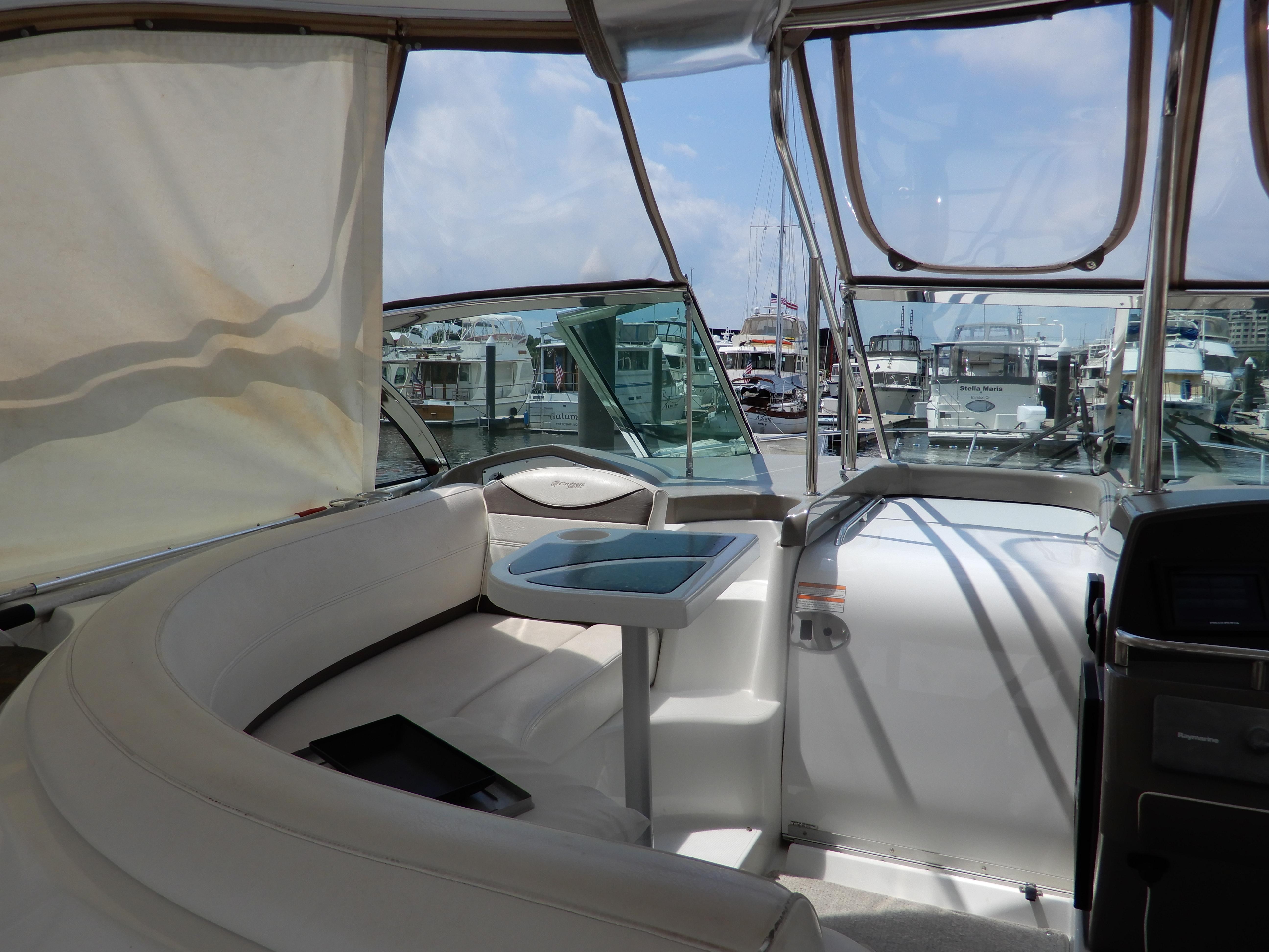 2008-cruisers-yachts-460-express-power-9881674-20250723113501166-1