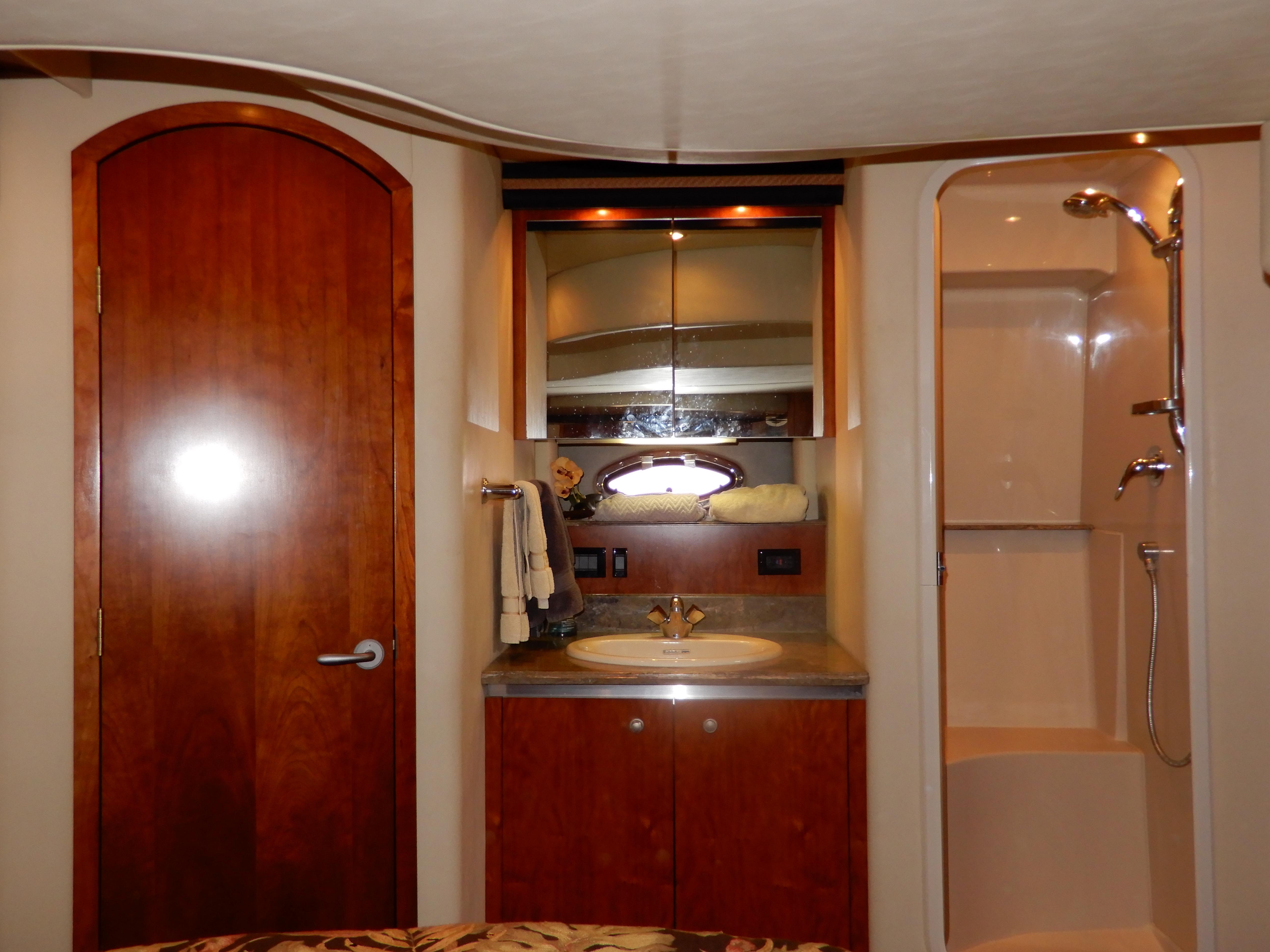 2008-cruisers-yachts-460-express-power-9881674-20250723114325647-1