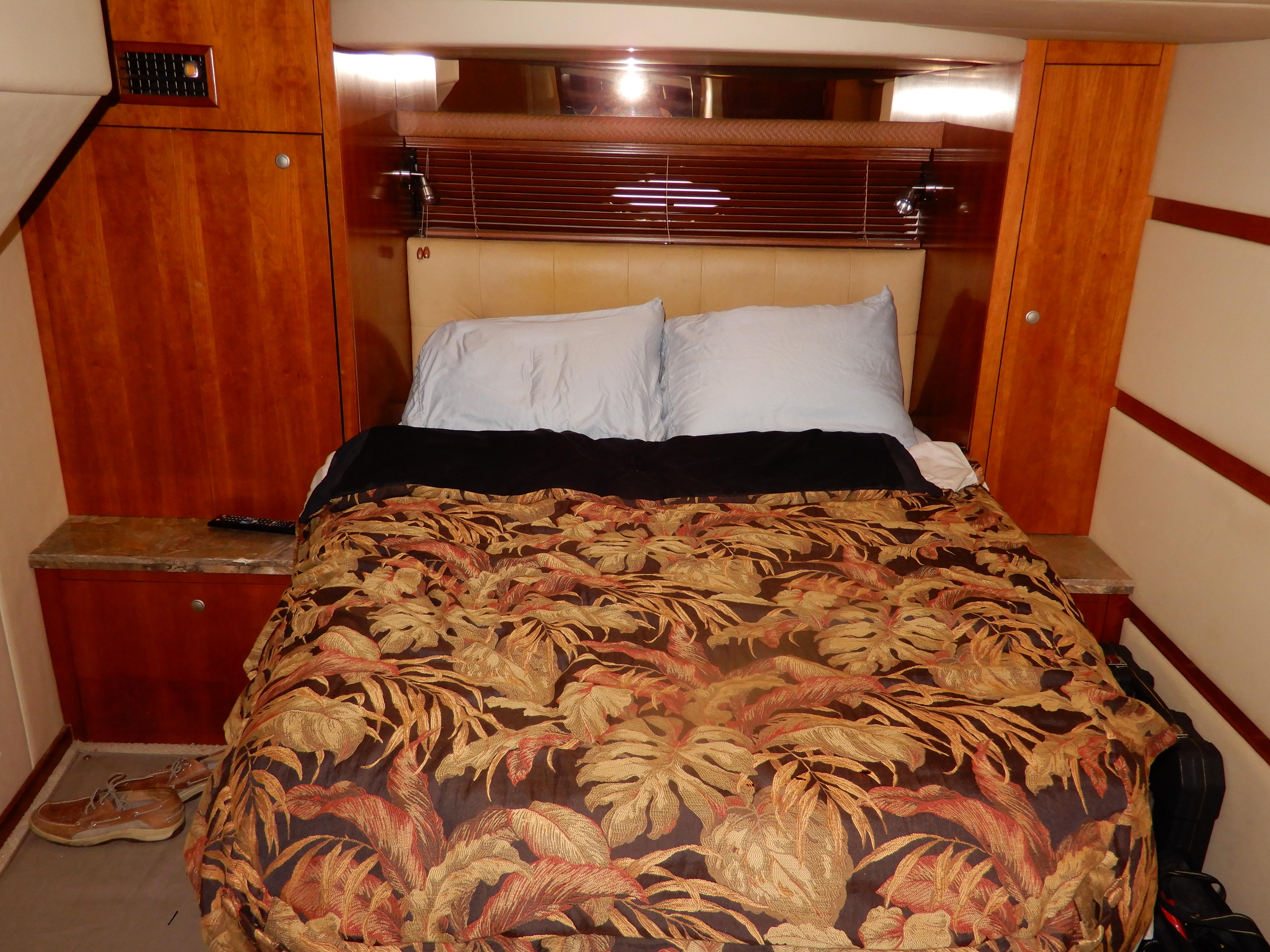 2008-cruisers-yachts-460-express-power-9881674-20250723114327643-1