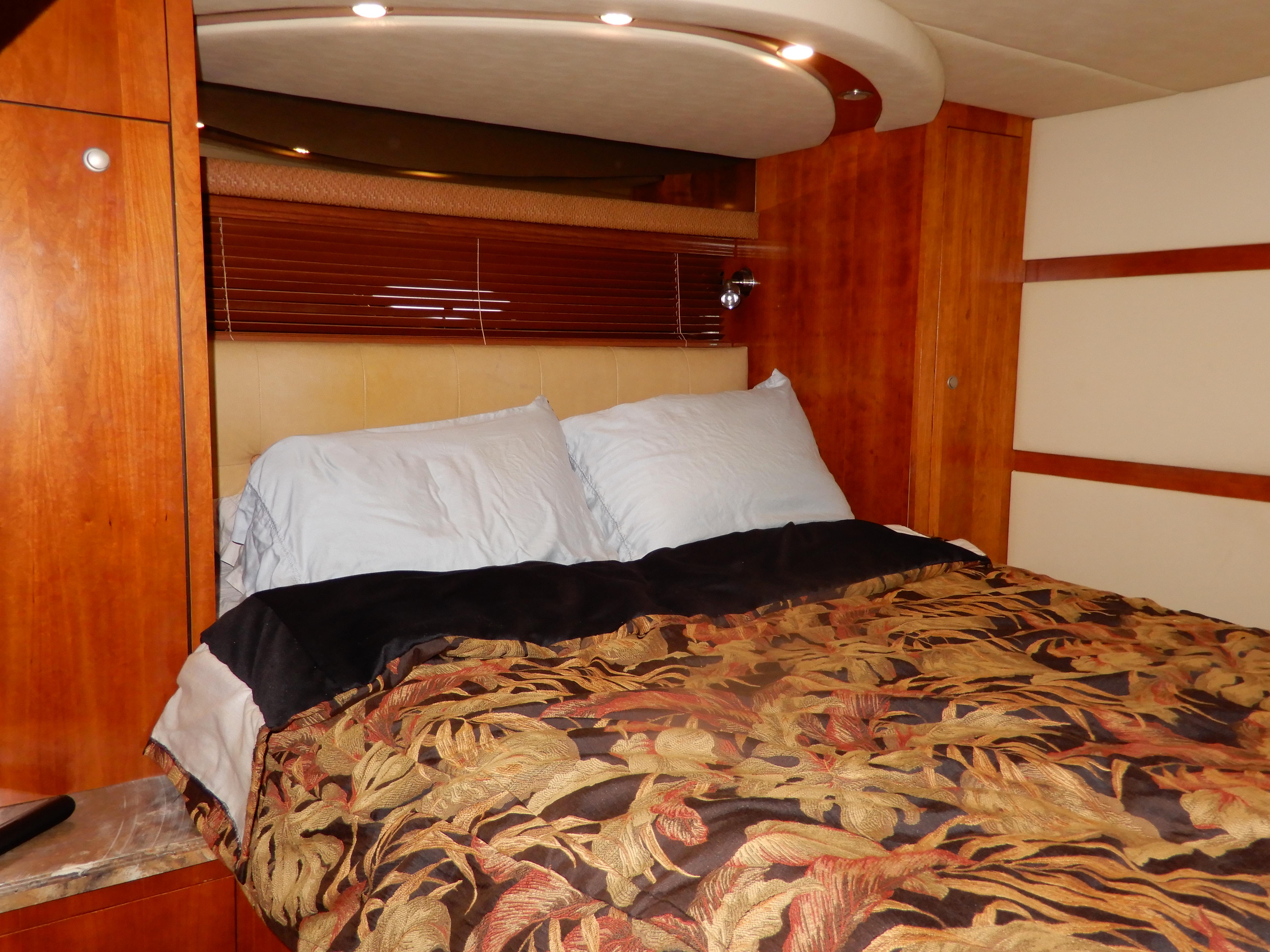 2008-cruisers-yachts-460-express-power-9881674-20250723114331858-1