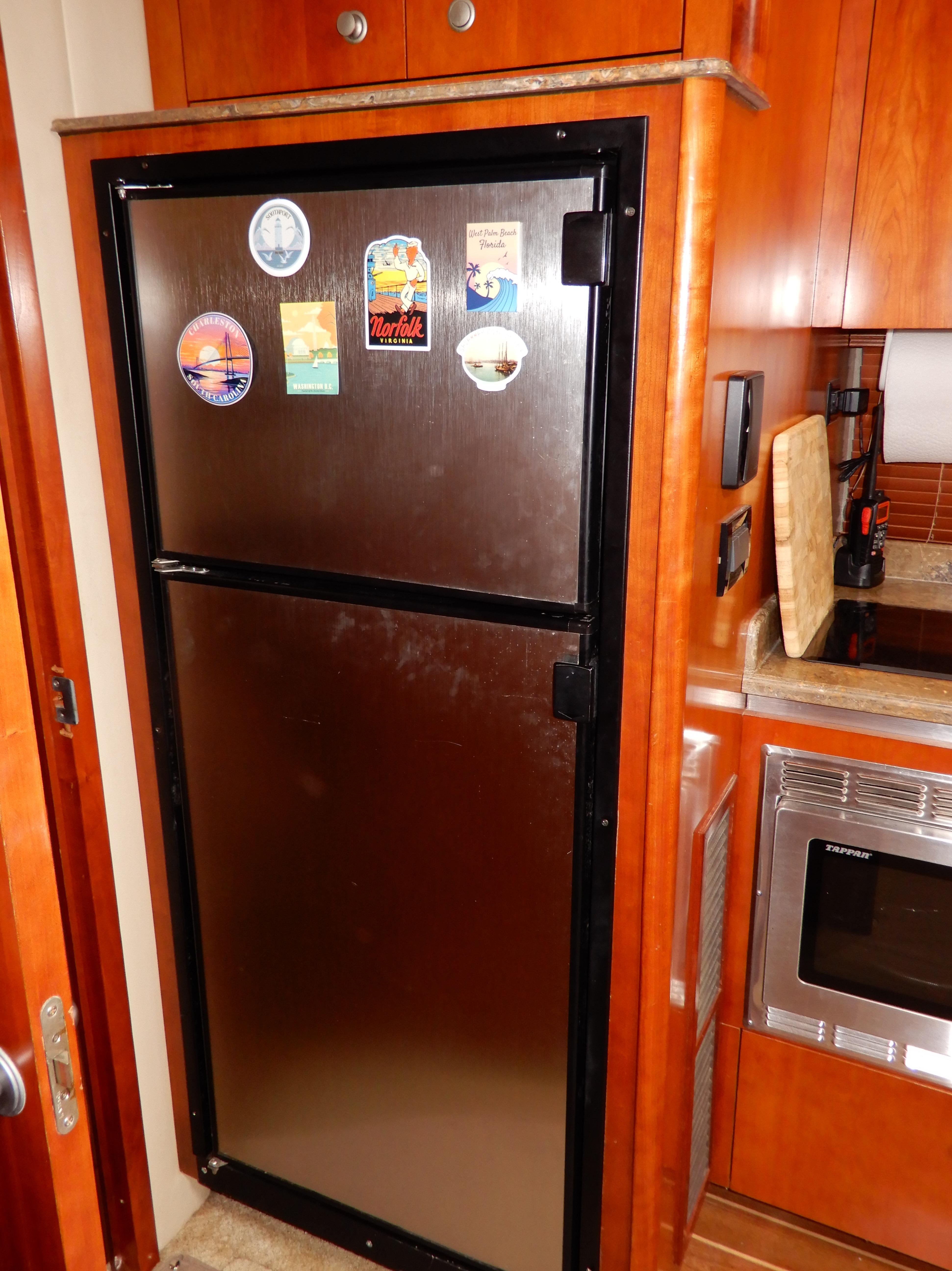 2008-cruisers-yachts-460-express-power-9881674-20250723114349613-1