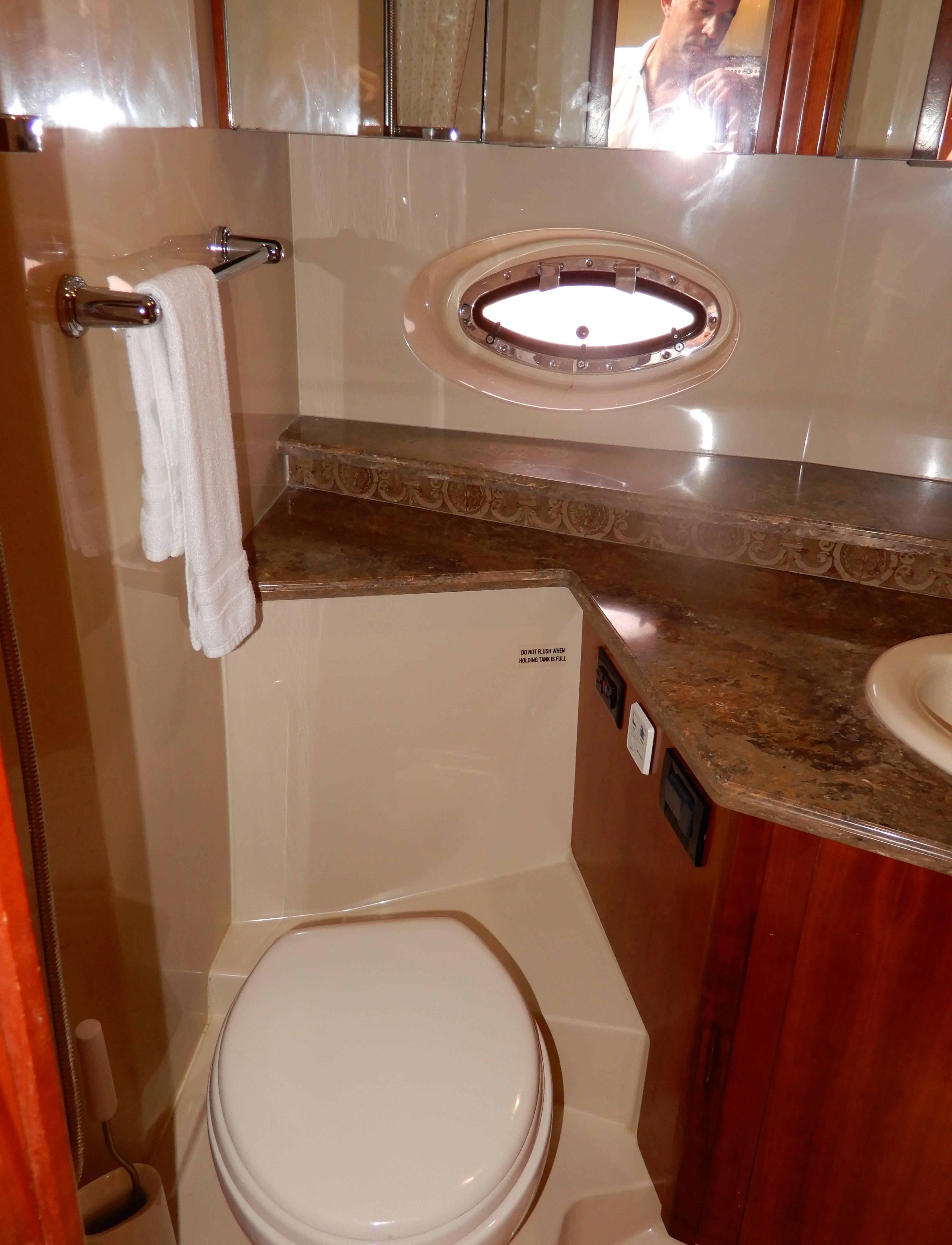 2008-cruisers-yachts-460-express-power-9881674-20250723114355661-1