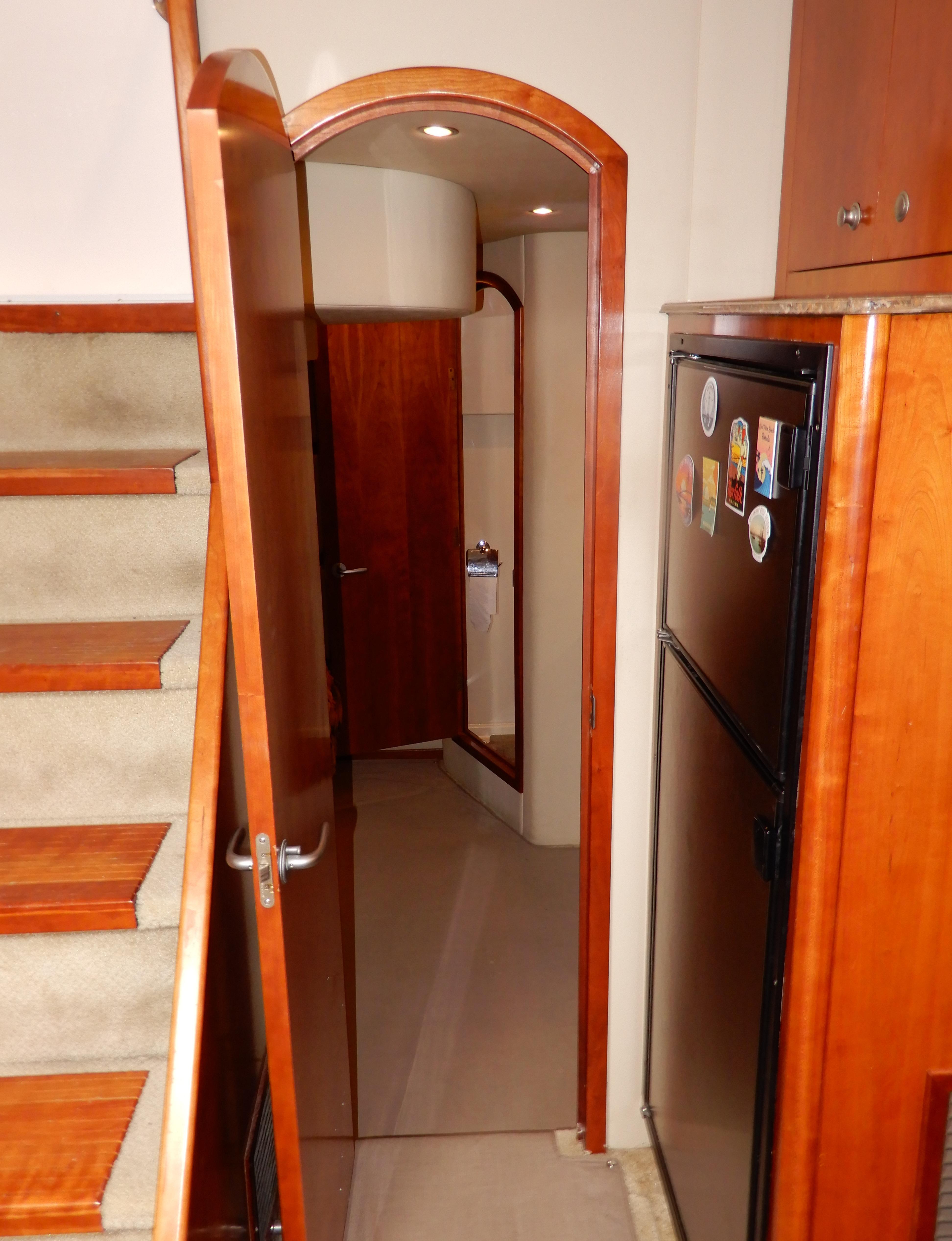 2008-cruisers-yachts-460-express-power-9881674-20250723114359658-1