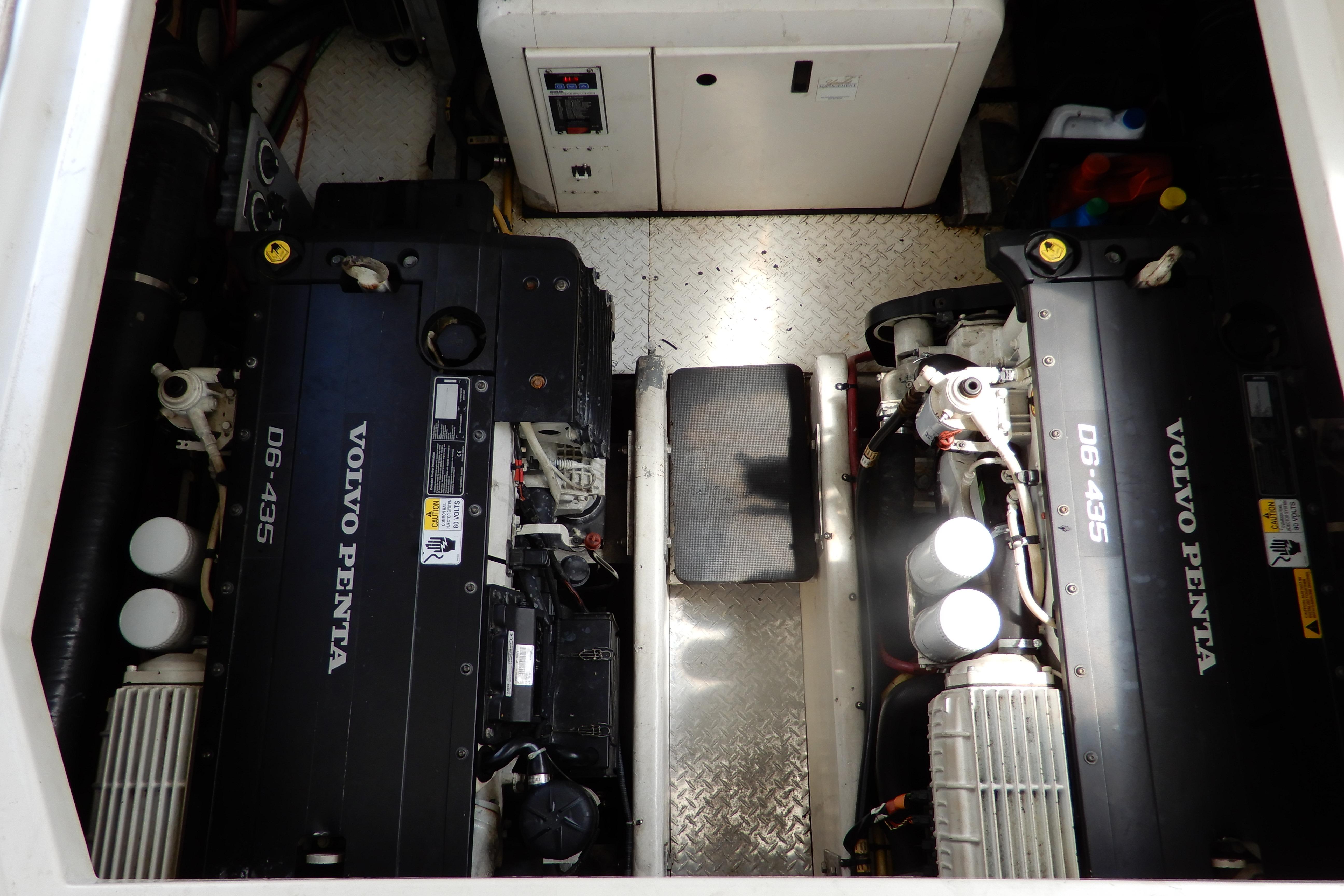 2008-cruisers-yachts-460-express-power-9881674-20250723115048523-1