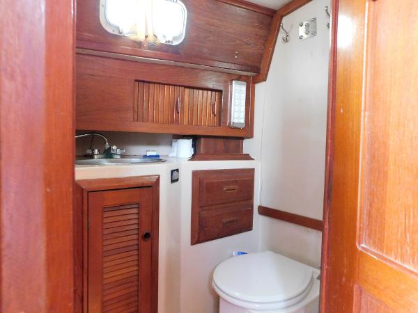 35' Endeavour, Listing Number 100899975, - Photo No. 13