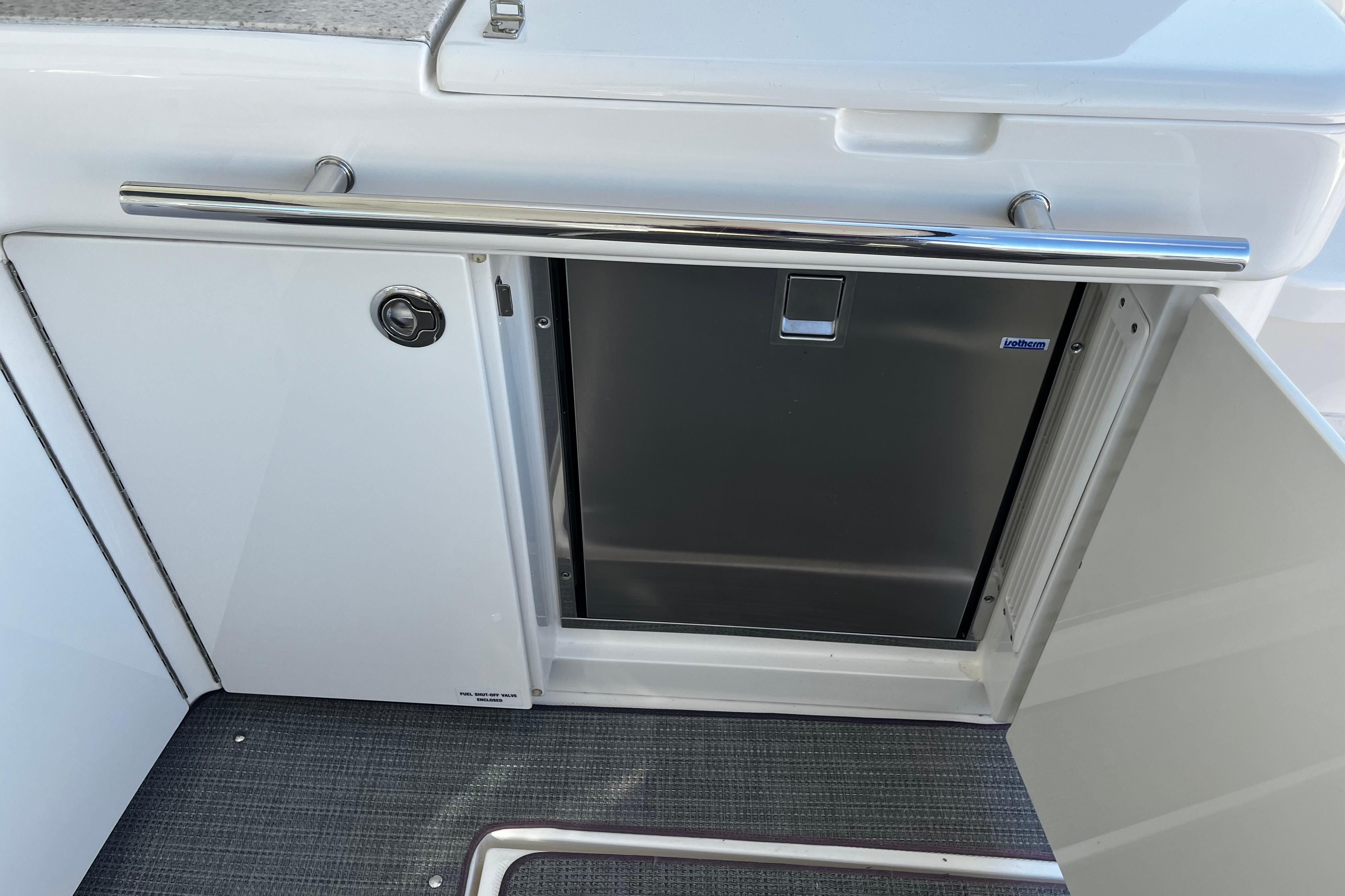 2010 Sea Ray 450 Sundancer #TBST7625J inventory image at Sun Country Yachts, South Lake Union (Seattle)