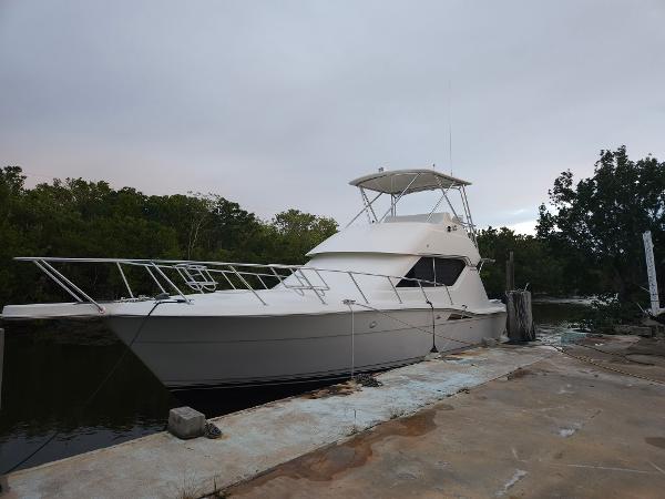 $300,000 price drop on 31m Hatteras motor yacht Tie Breaker