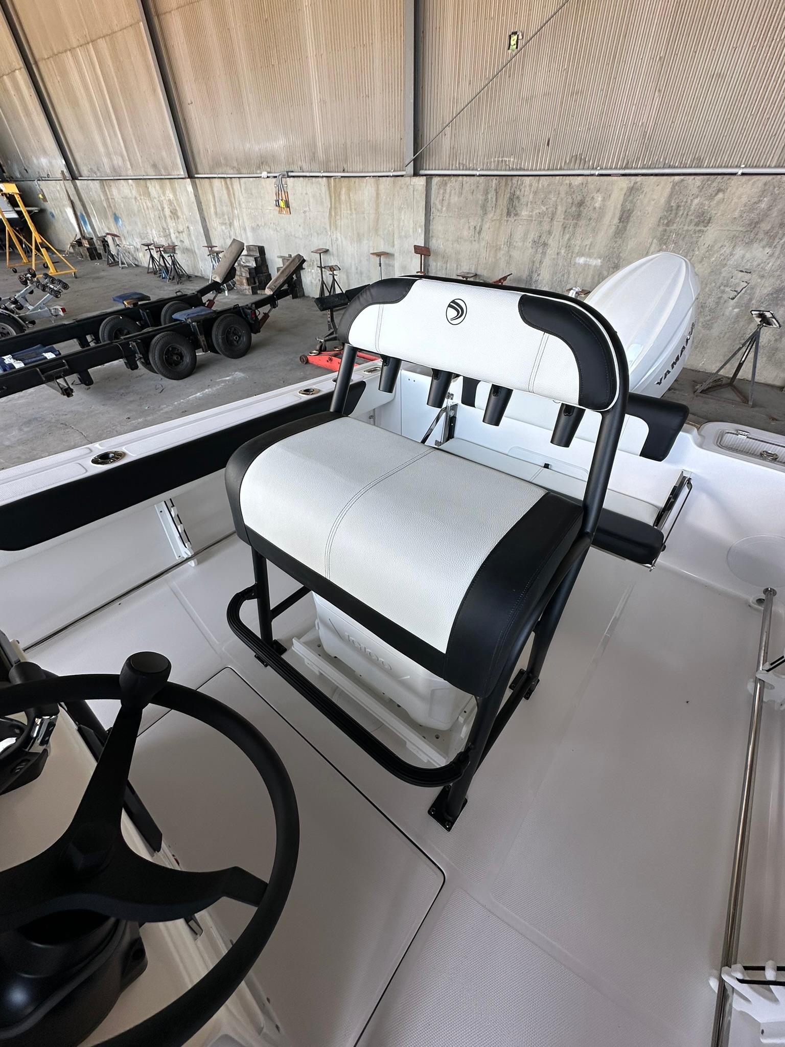 2025 Edgewater 208CC Center Console-13