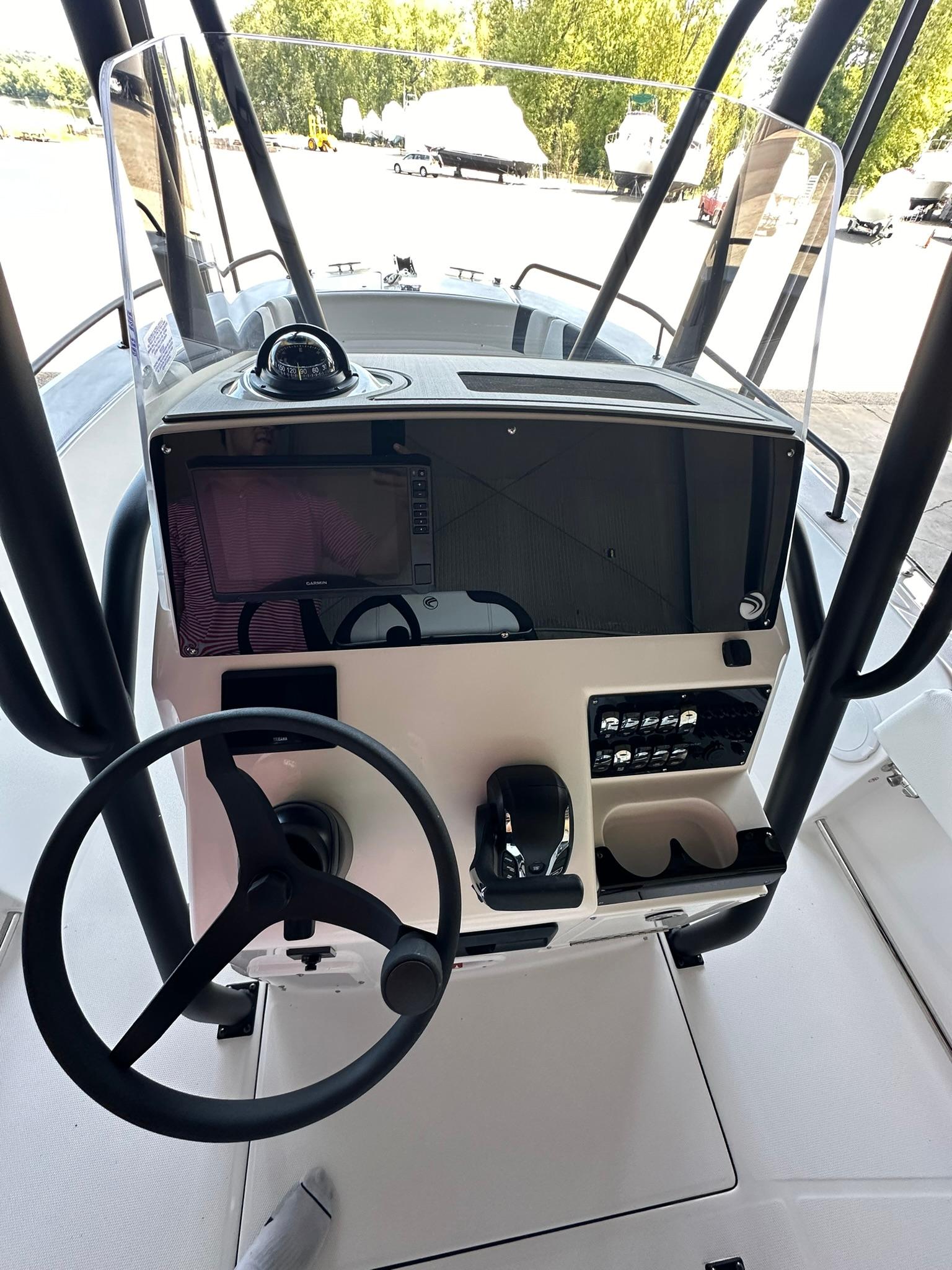 2025 Edgewater 208CC Center Console-12