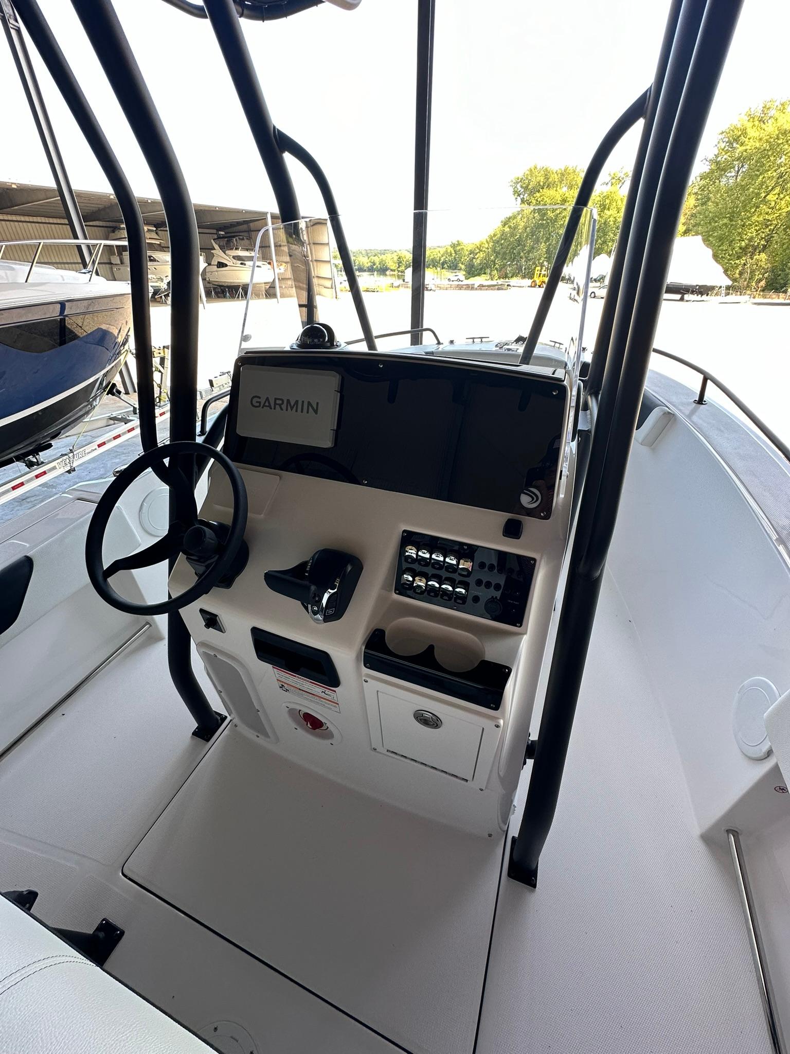 2025 Edgewater 208CC Center Console-11