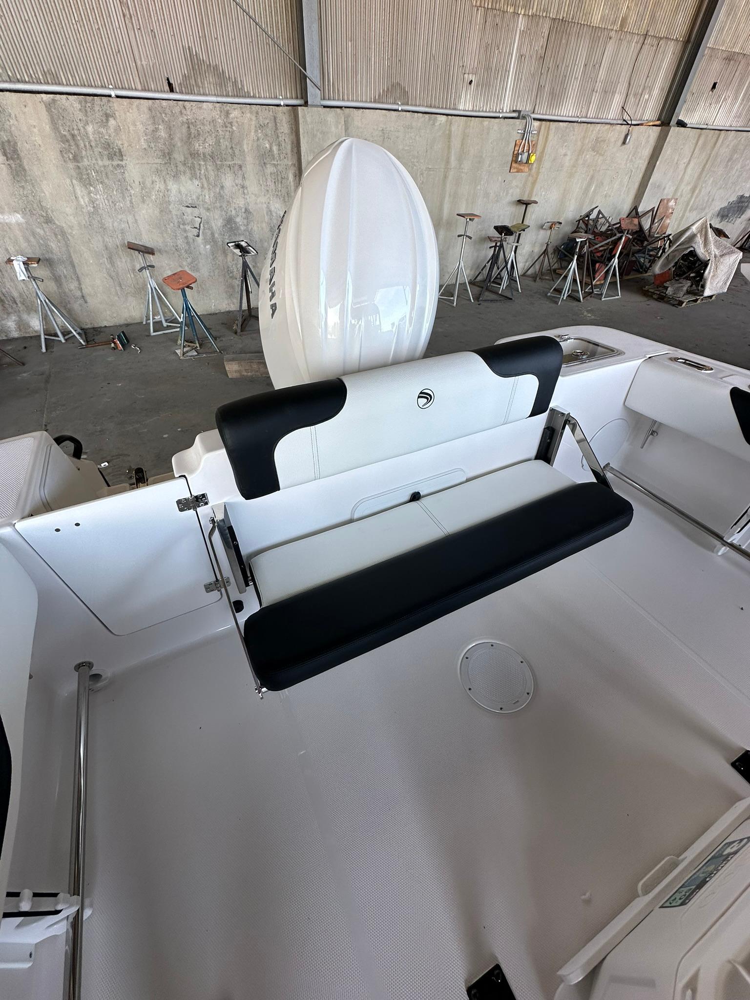 2025 Edgewater 208CC Center Console-9