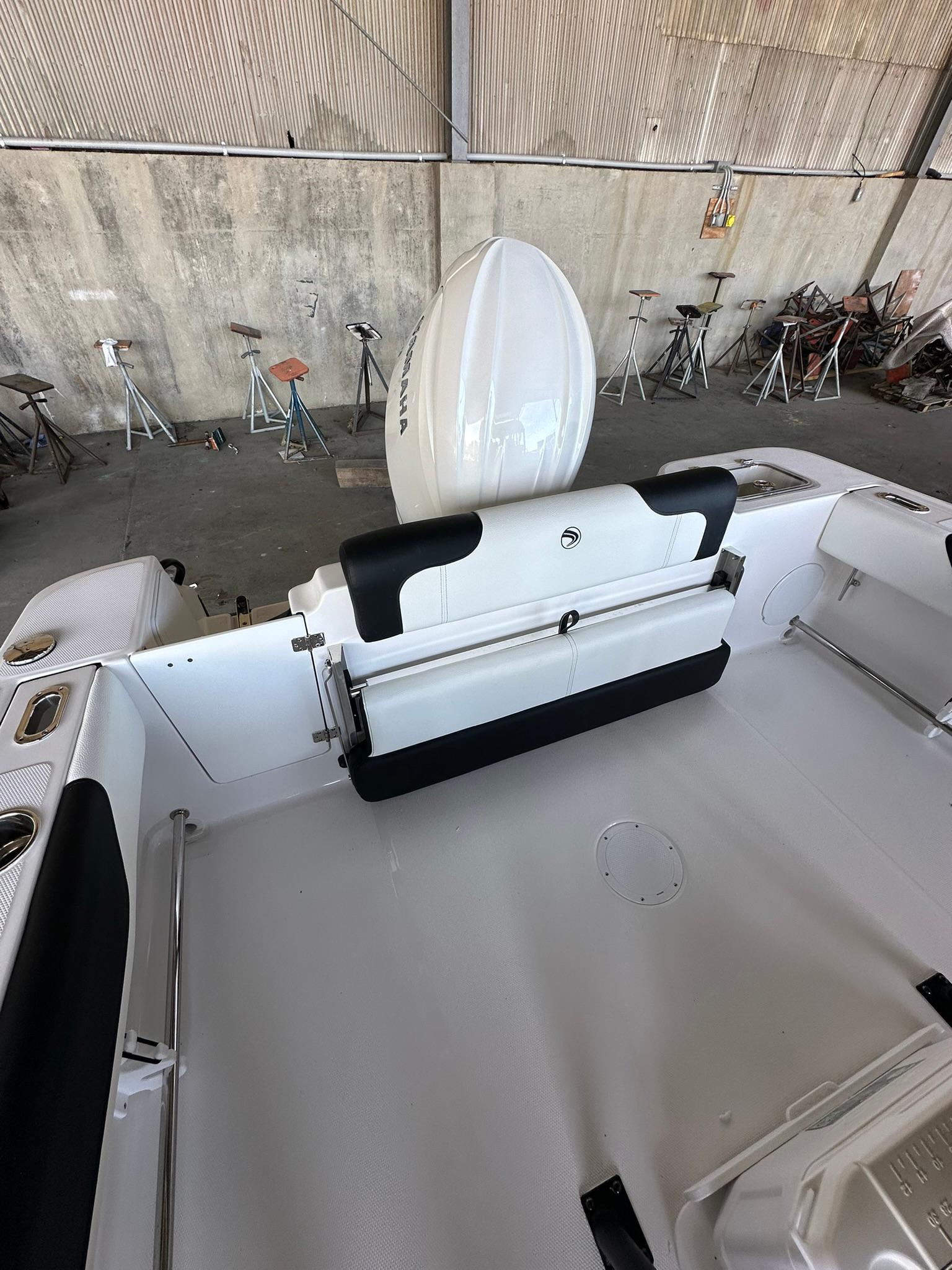 2025 Edgewater 208CC Center Console-8