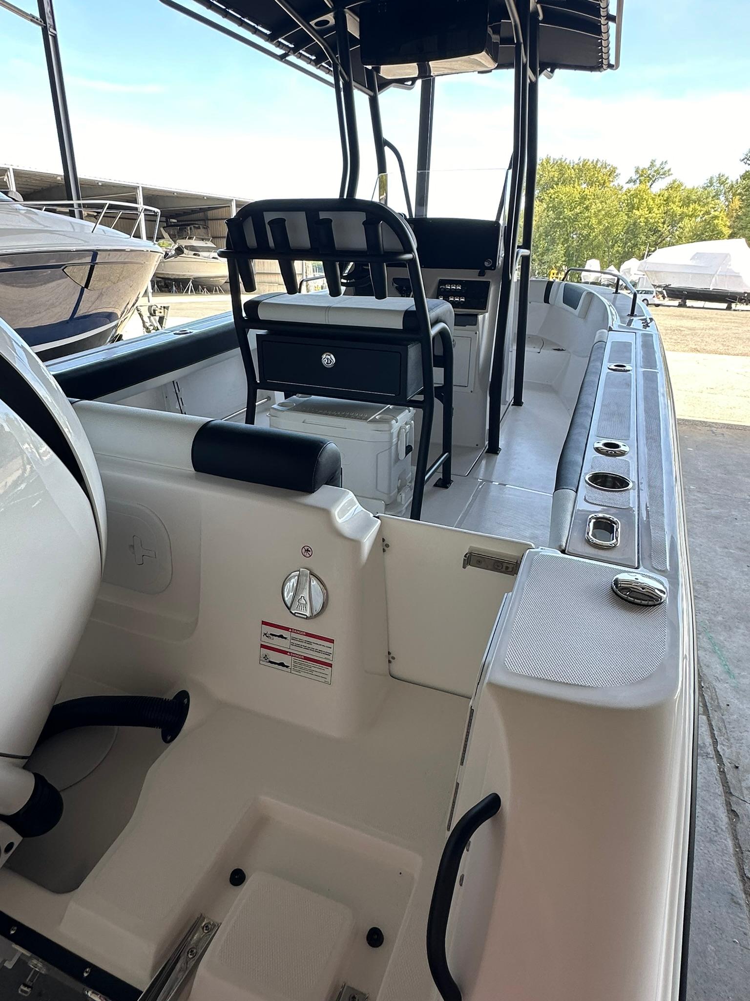 2025 Edgewater 208CC Center Console-6