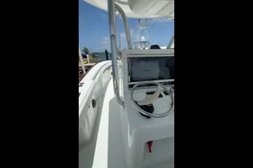 Yellowfin 32 Offshore video