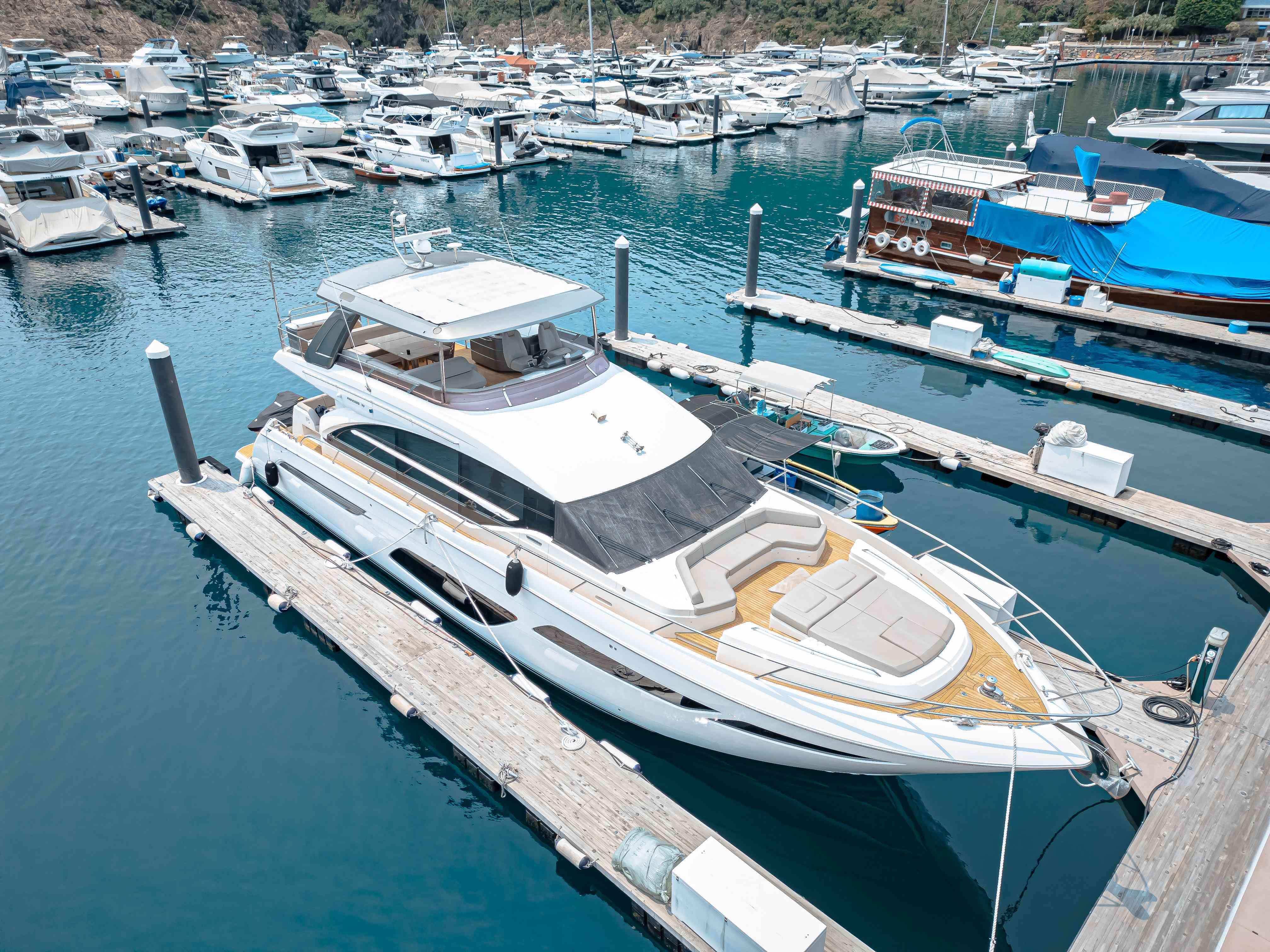 2021 Princess F70