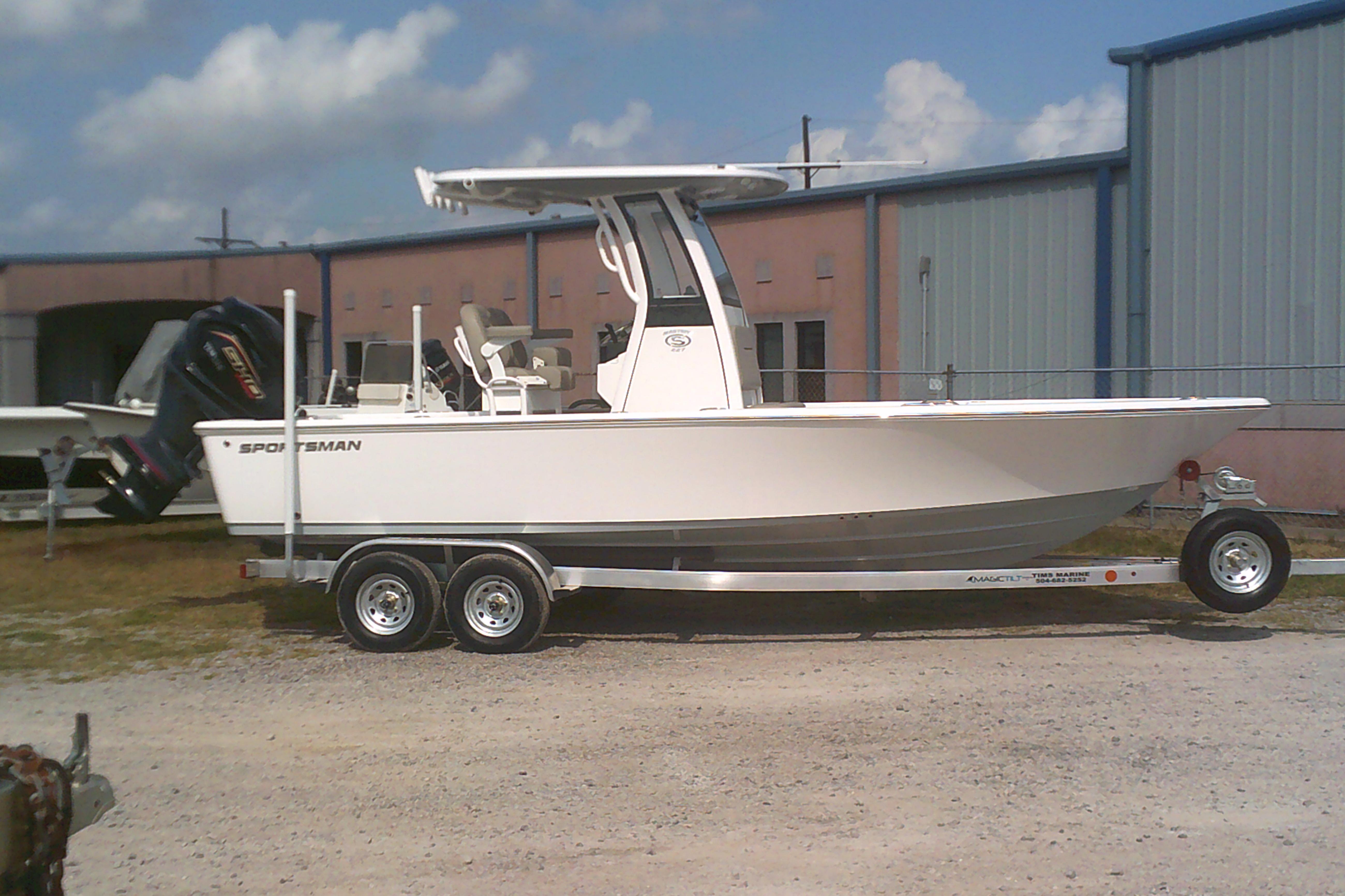 2025 Sportsman Masters 227 Bay Boat