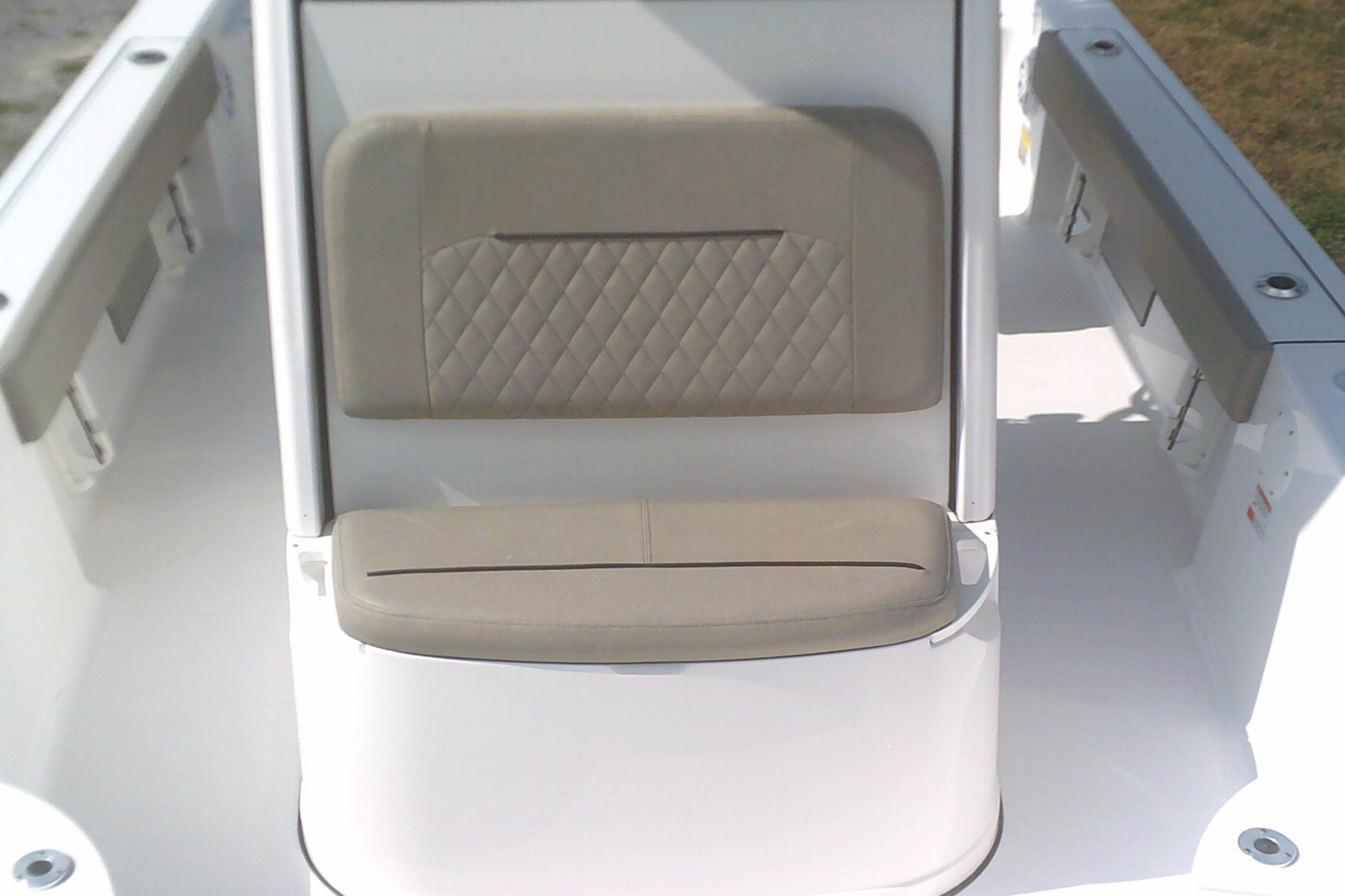 2025 Sportsman Masters 227 Bay Boat-16