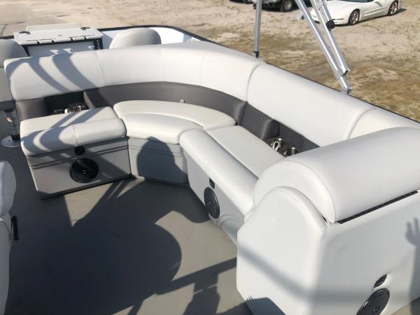 2021 Bentley boat for sale, model of the boat is 220 Fish & Image # 18 of 26