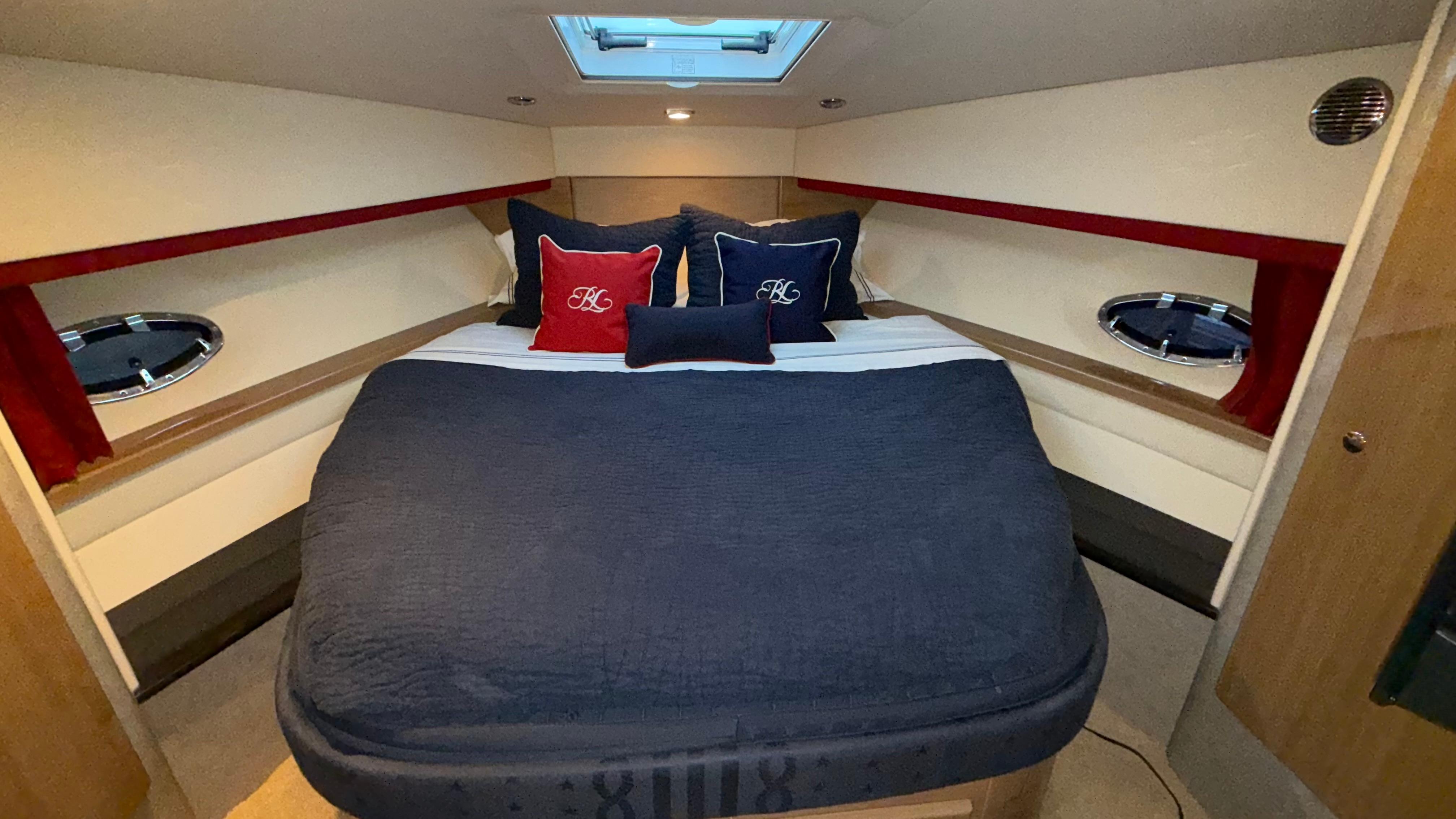 2010 Formula 45 Yacht #TBTW7772C inventory image at Sun Country Yachts, South Lake Union (Seattle) 2010 Formula 45 Yacht #TBTW7772C inventory image at Sun Country Yachts, South Lake Union (Seattle)