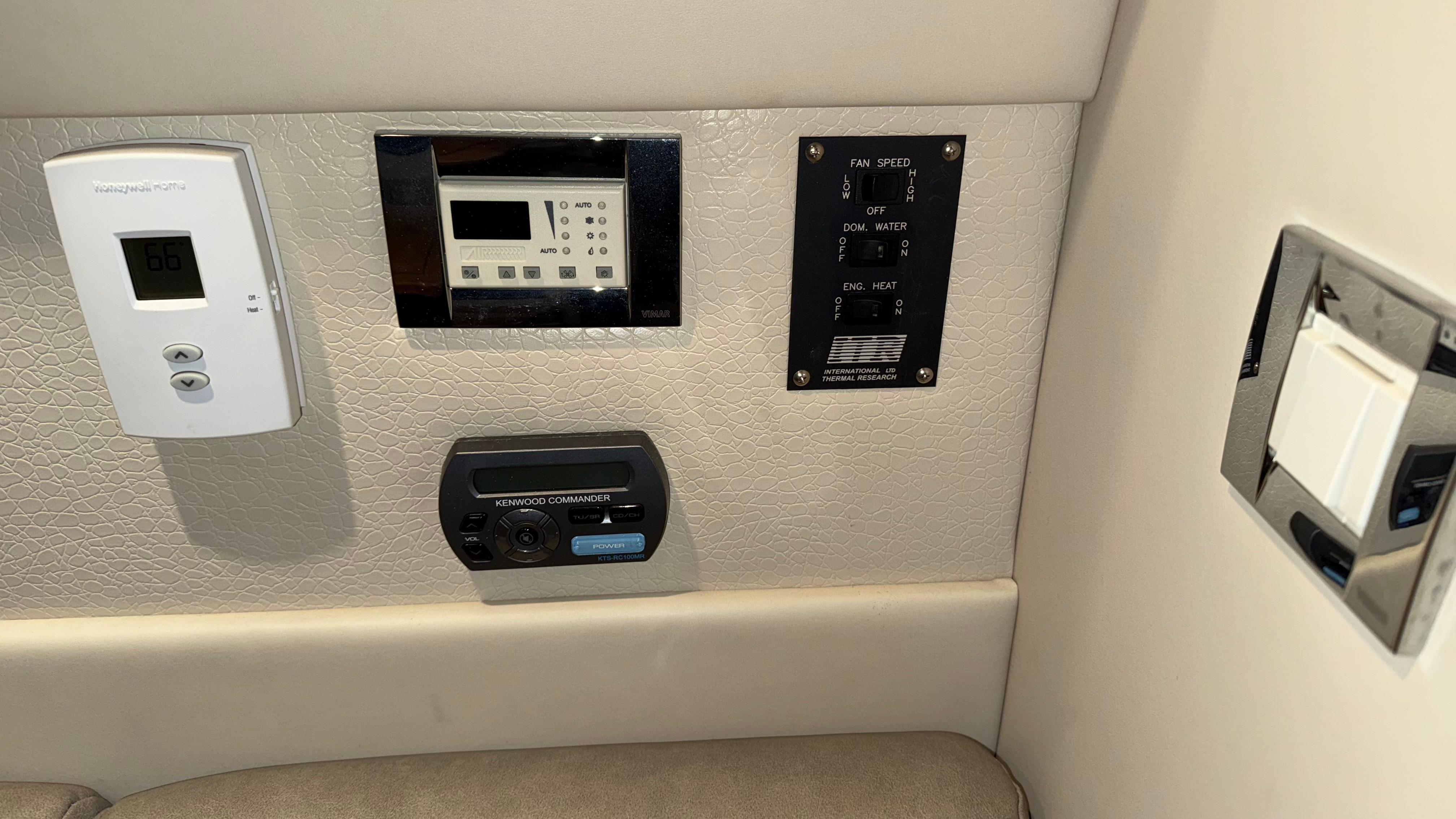 2010 Formula 45 Yacht #TBTW7772C inventory image at Sun Country Yachts, South Lake Union (Seattle) 2010 Formula 45 Yacht #TBTW7772C inventory image at Sun Country Yachts, South Lake Union (Seattle)
