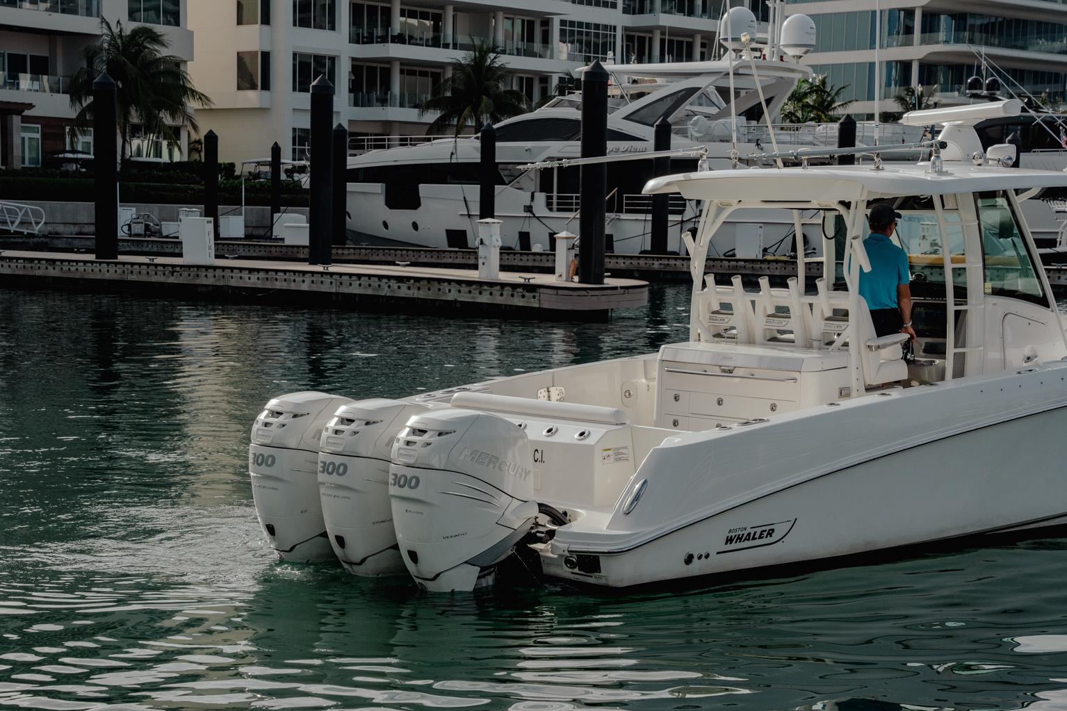 2014-boston-whaler-350-outrage-power-9871694-20250714114207498-1