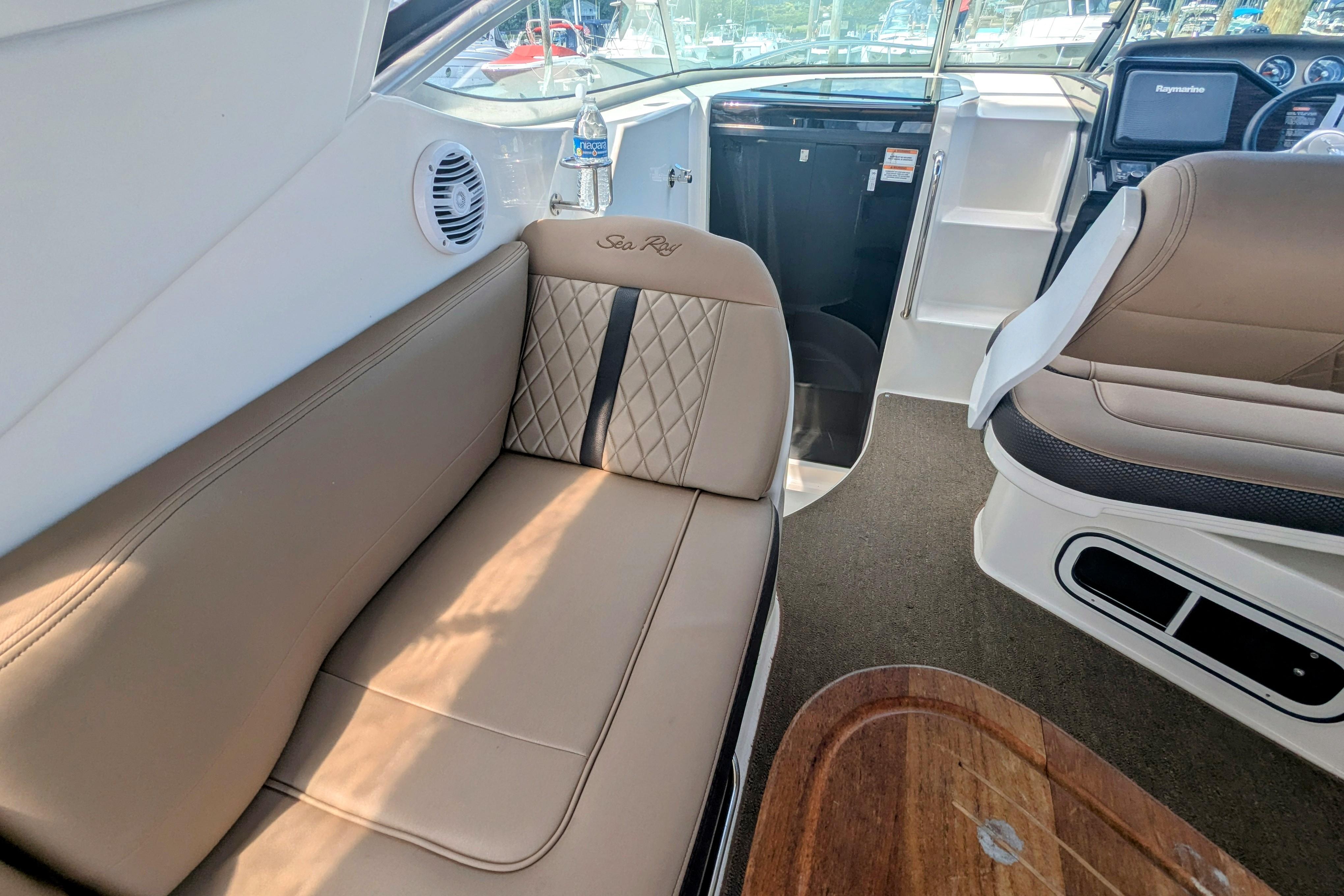 2017 Sea Ray Sundancer 280-19