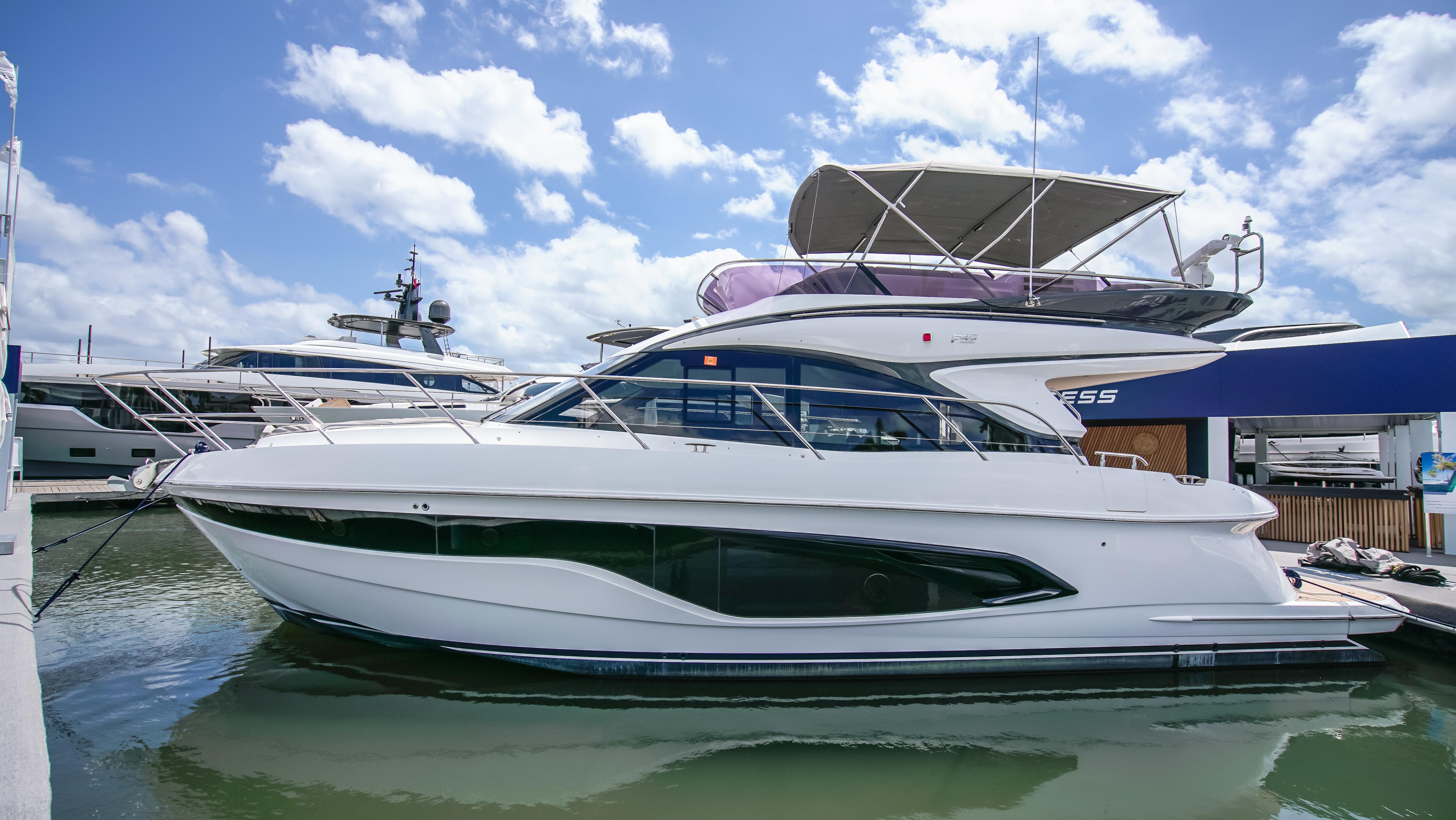 Princess F45 - Exterior Profile