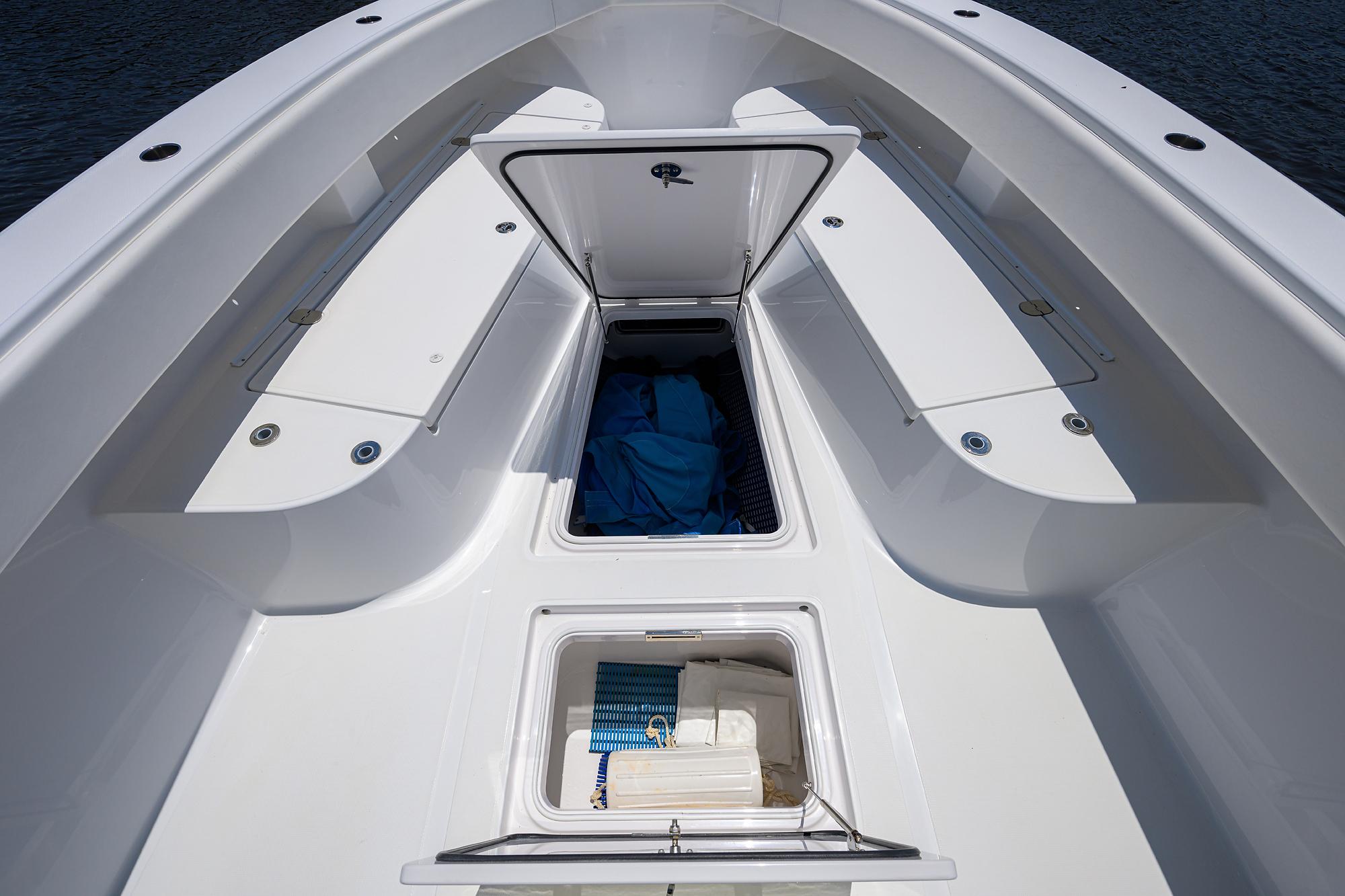 Bahama 41 Southern Accent - Fowrward Seating, In Deck Storage