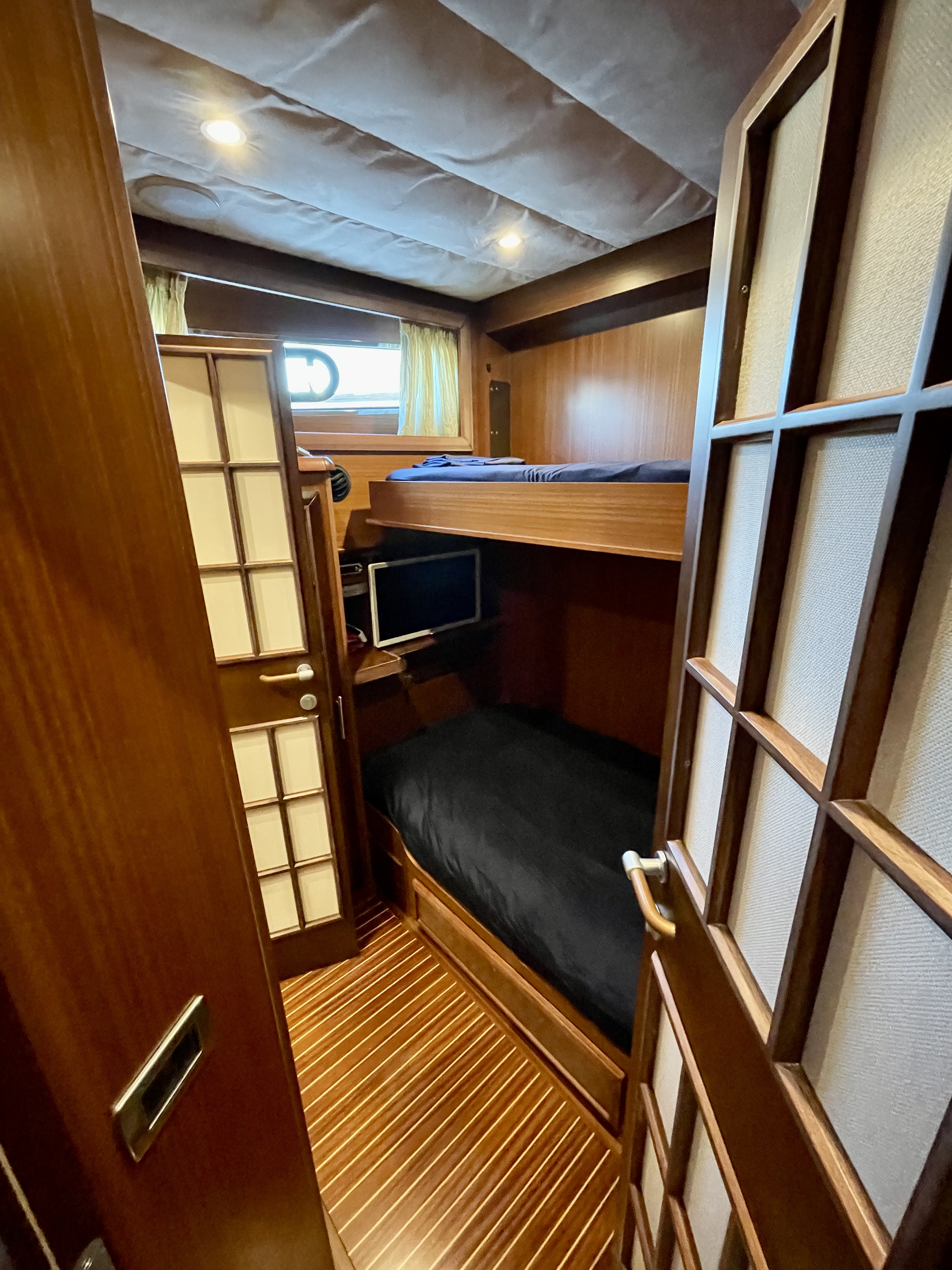 Ce Lu Yacht Photos Pics Port bunk cabin