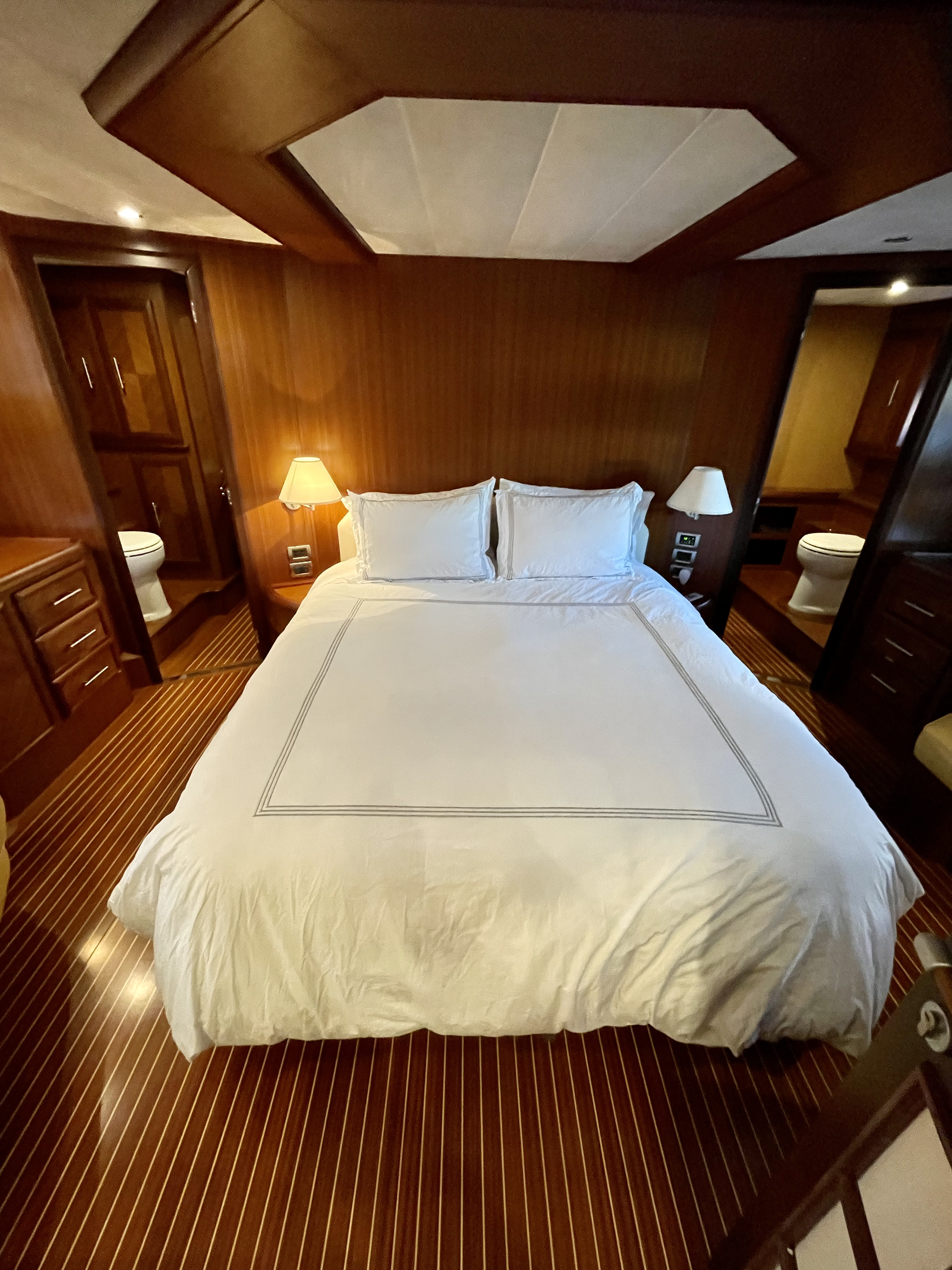 Ce Lu Yacht Photos Pics Master cabin centerline