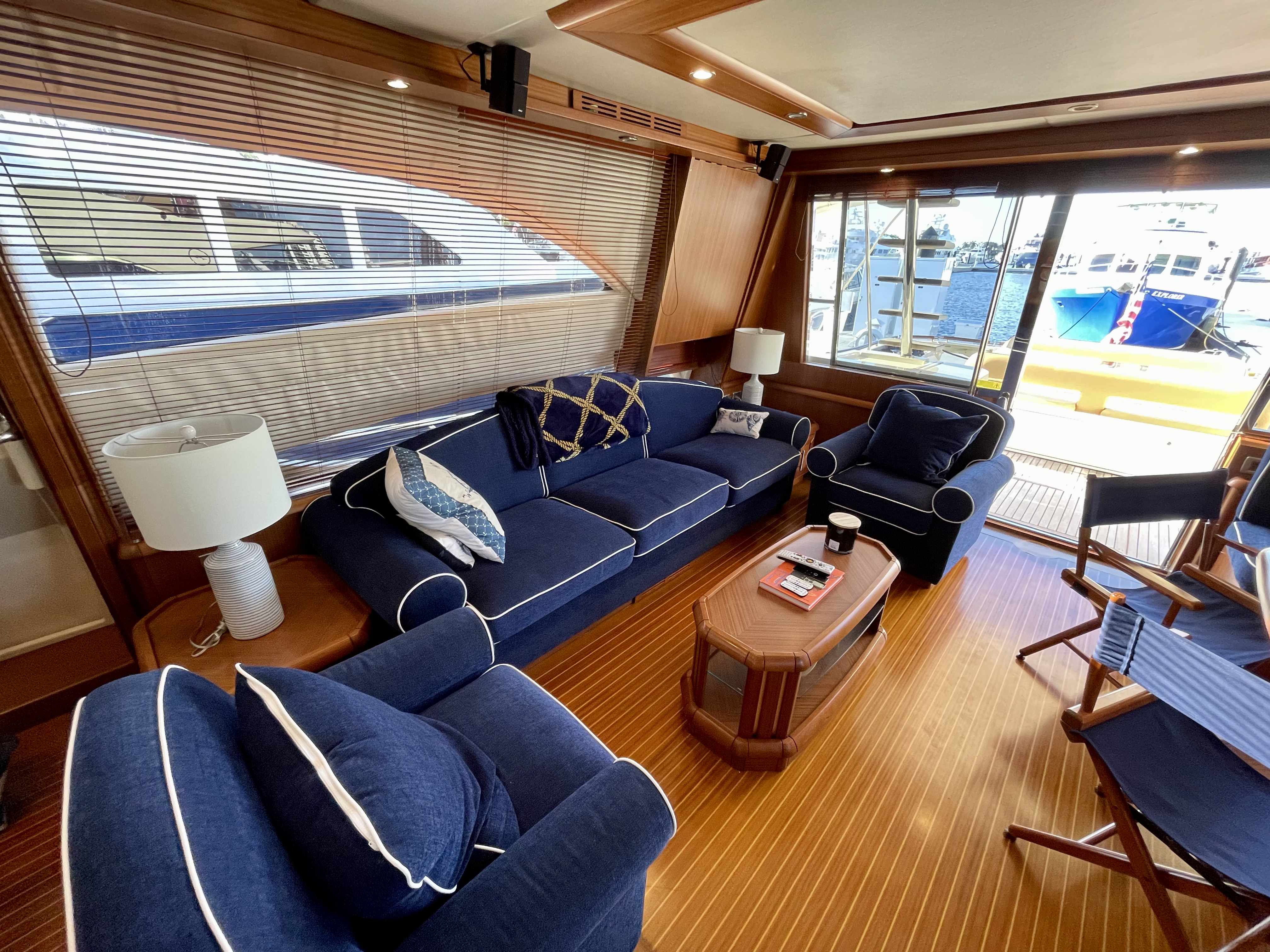 Ce Lu Yacht Photos Pics Salon stbd looking aft