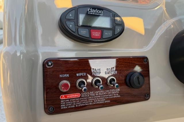 2005-sea-ray-220-sundeck-power-10041725-20251218112629063-4