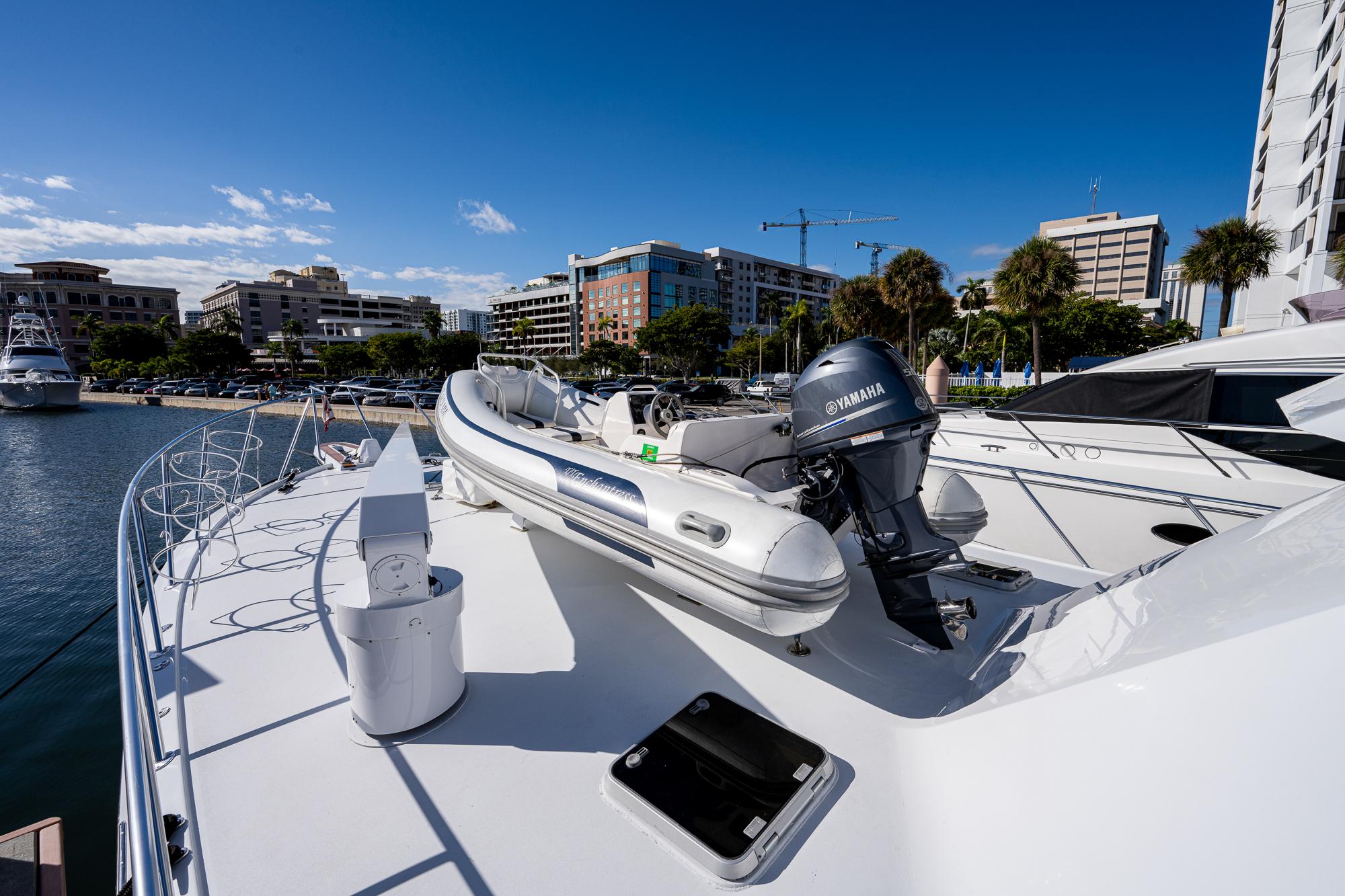 Hatteras 65 Enchantress - Bow