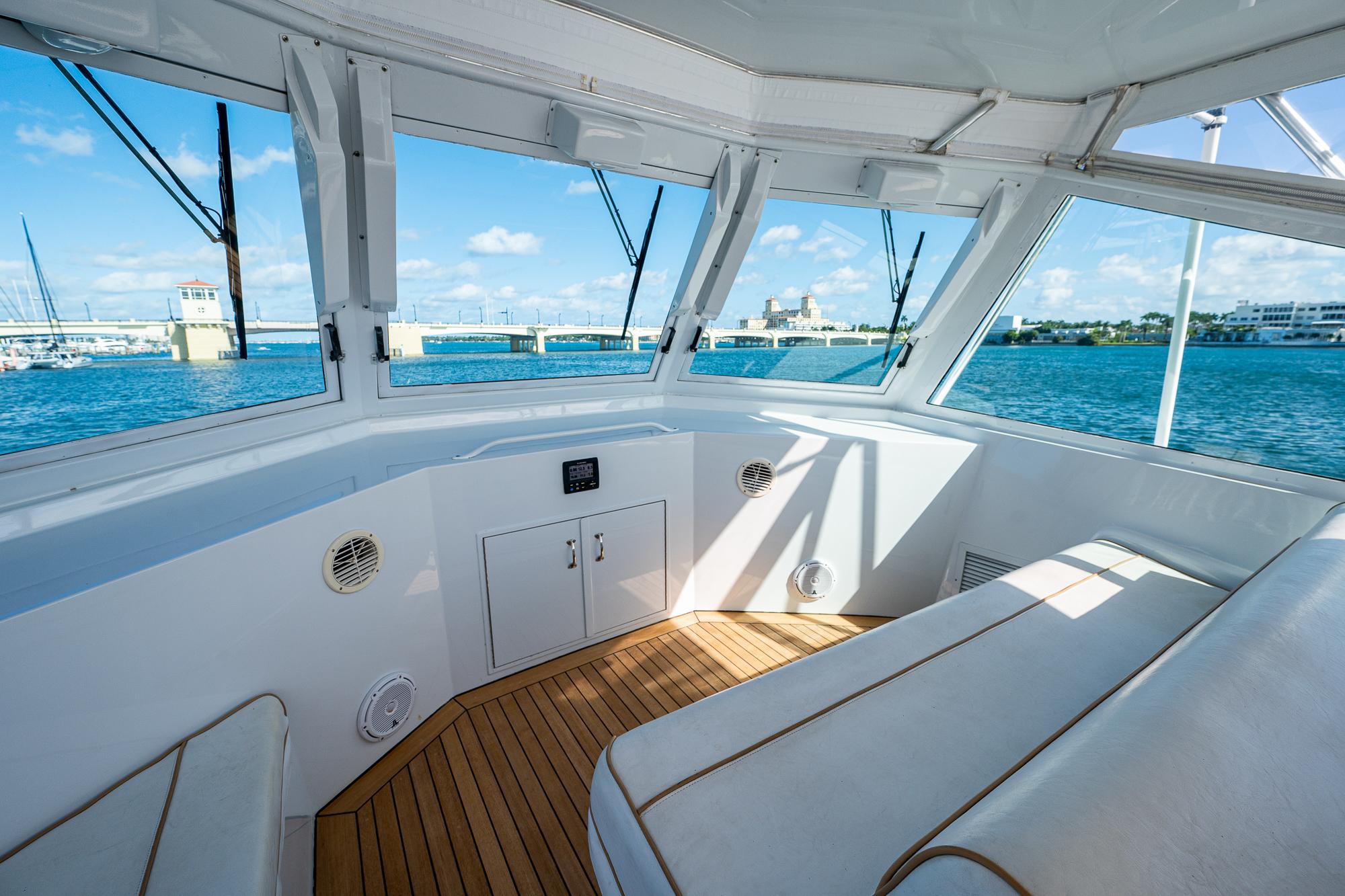 Hatteras 65 Enchantress - Flybridge