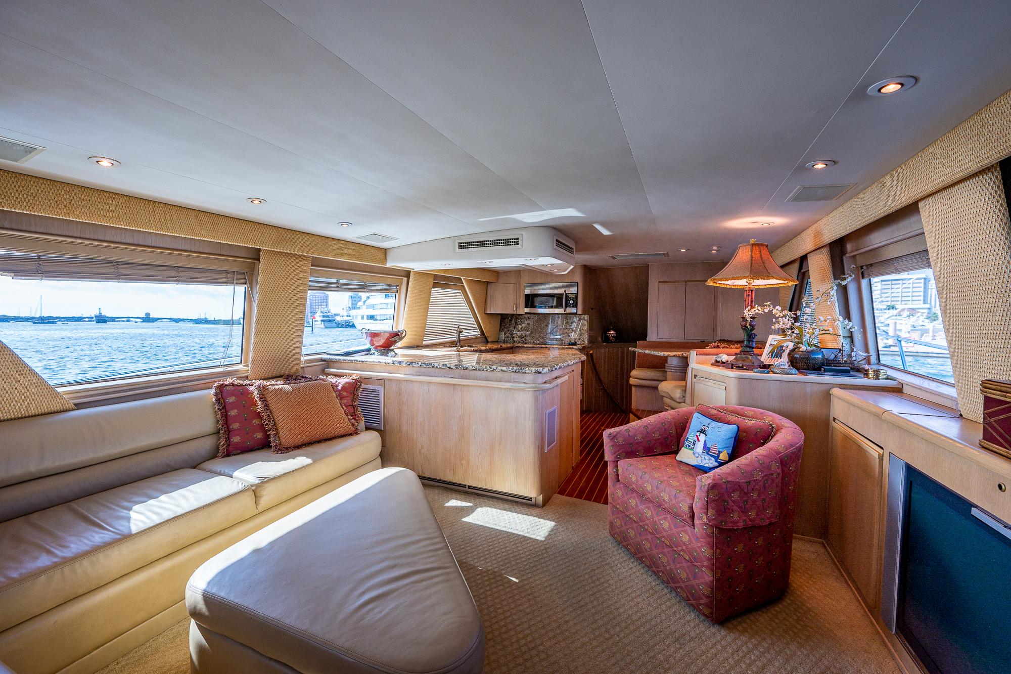 Hatteras 65 Enchantress - Salon