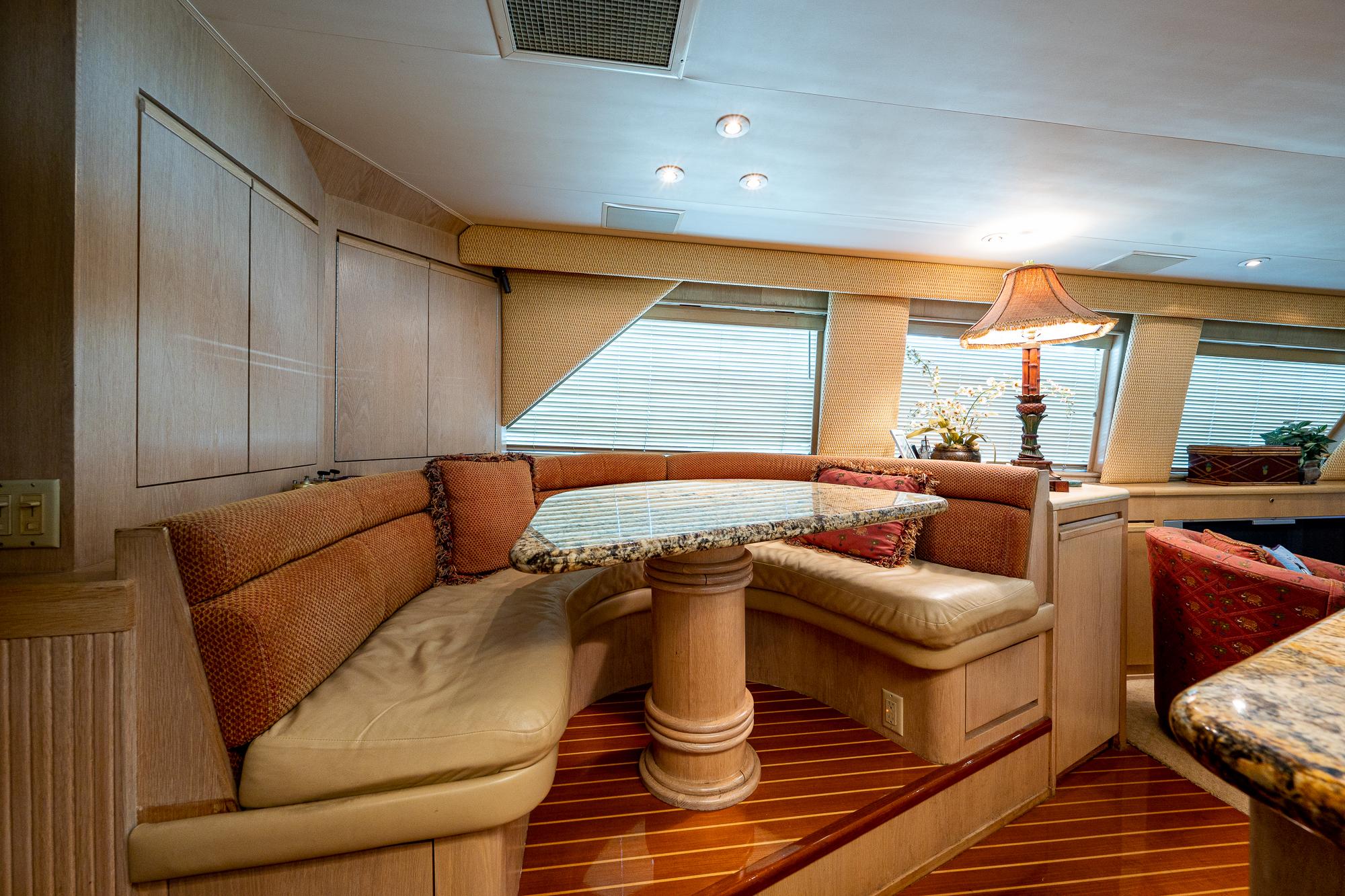 Hatteras 65 Enchantress - Salon