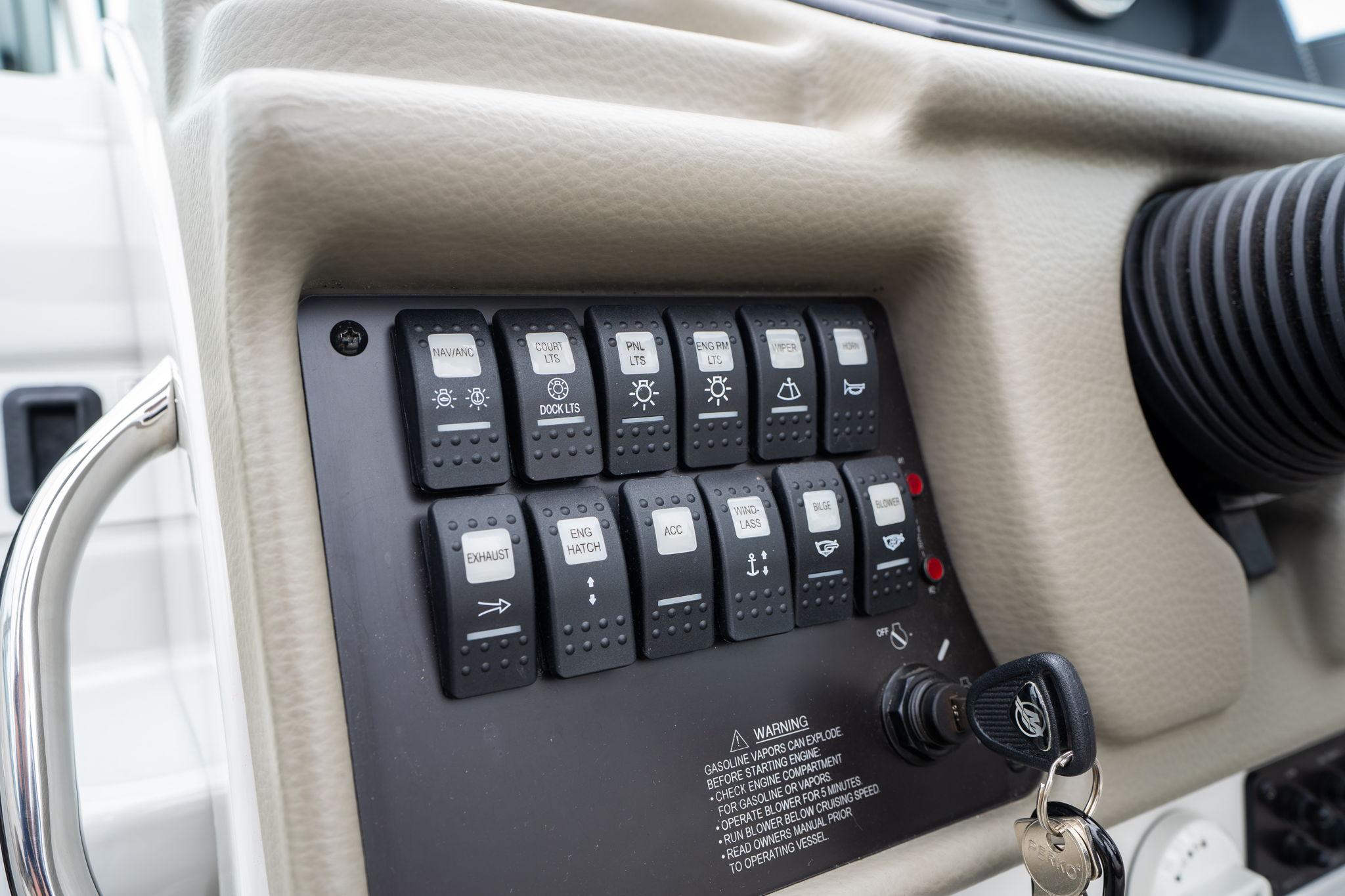 2022-crownline-264-cr-power-9821729-20250530162935019-1_XLARGE